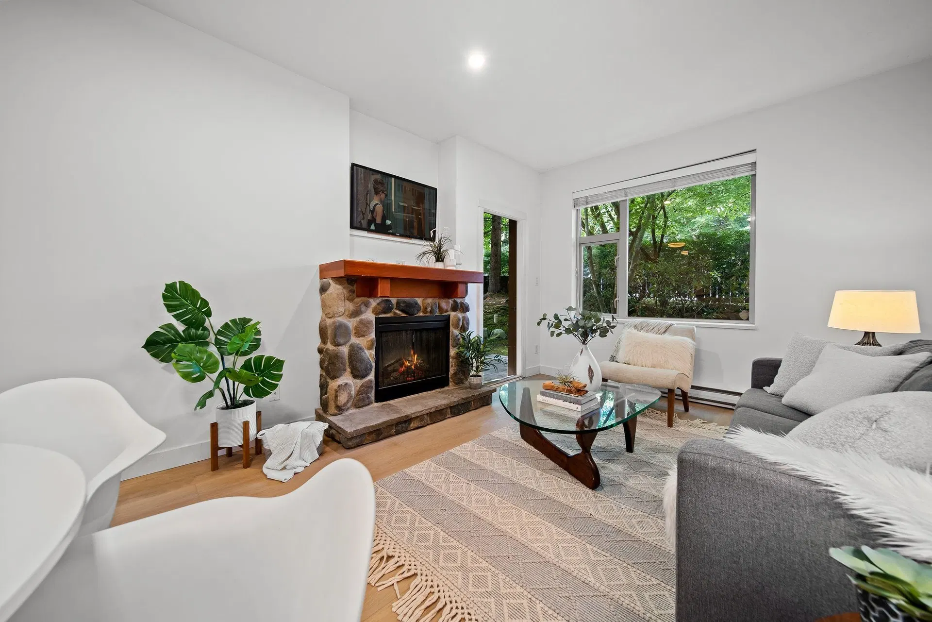 Photo 3 of 35 at #108 – 675 Park Crescent