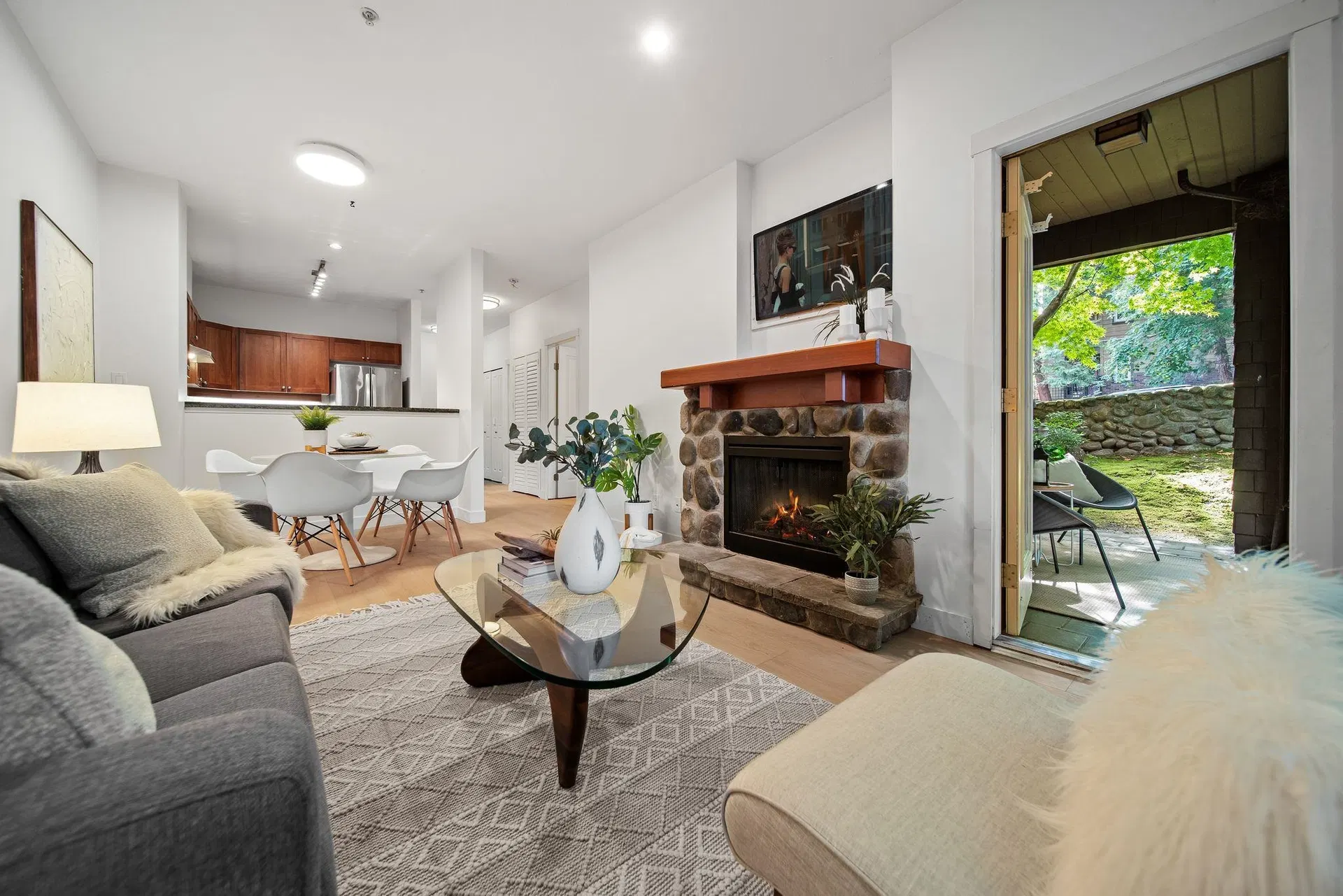 Photo 4 of 35 at #108 – 675 Park Crescent