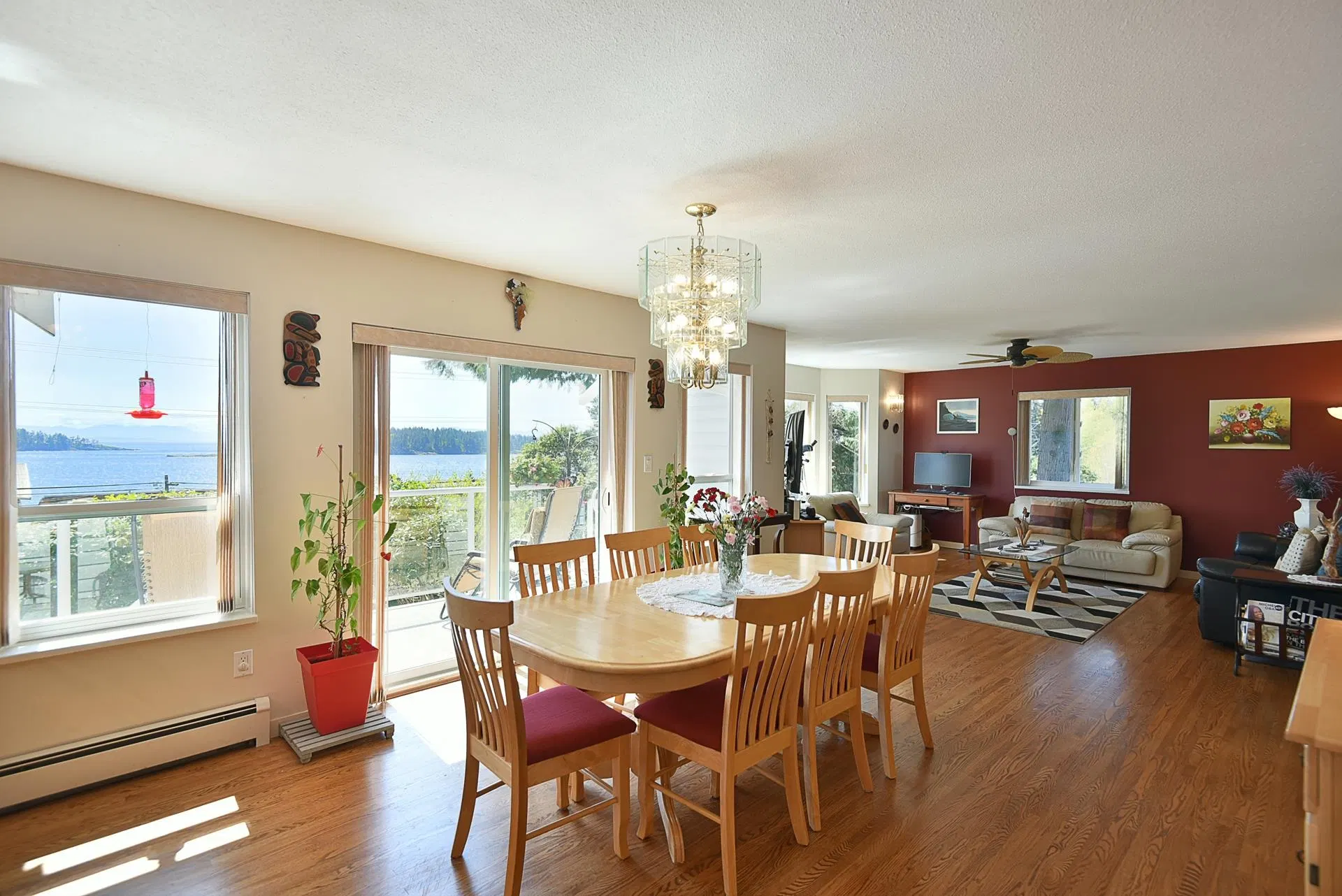 6502 Sunshine Coast Highway