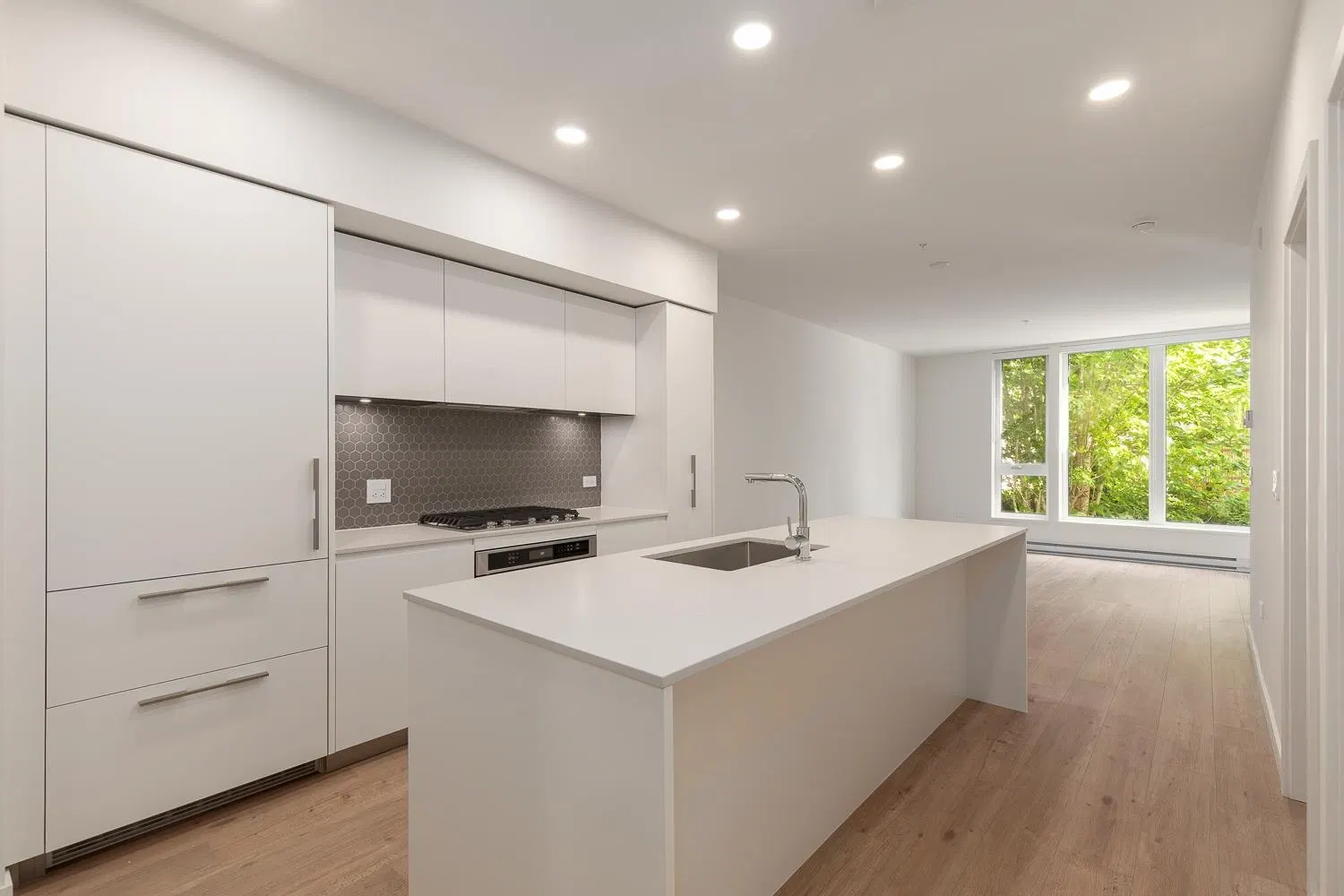 Photo 4 of 39 at #208 – 1500 Scott Crescent