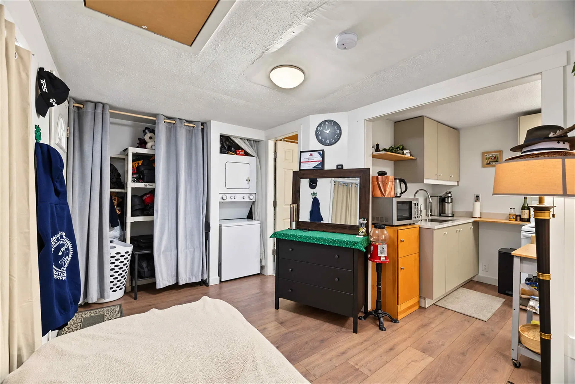 Photo 4 of 35 at 1004 Delestre Avenue