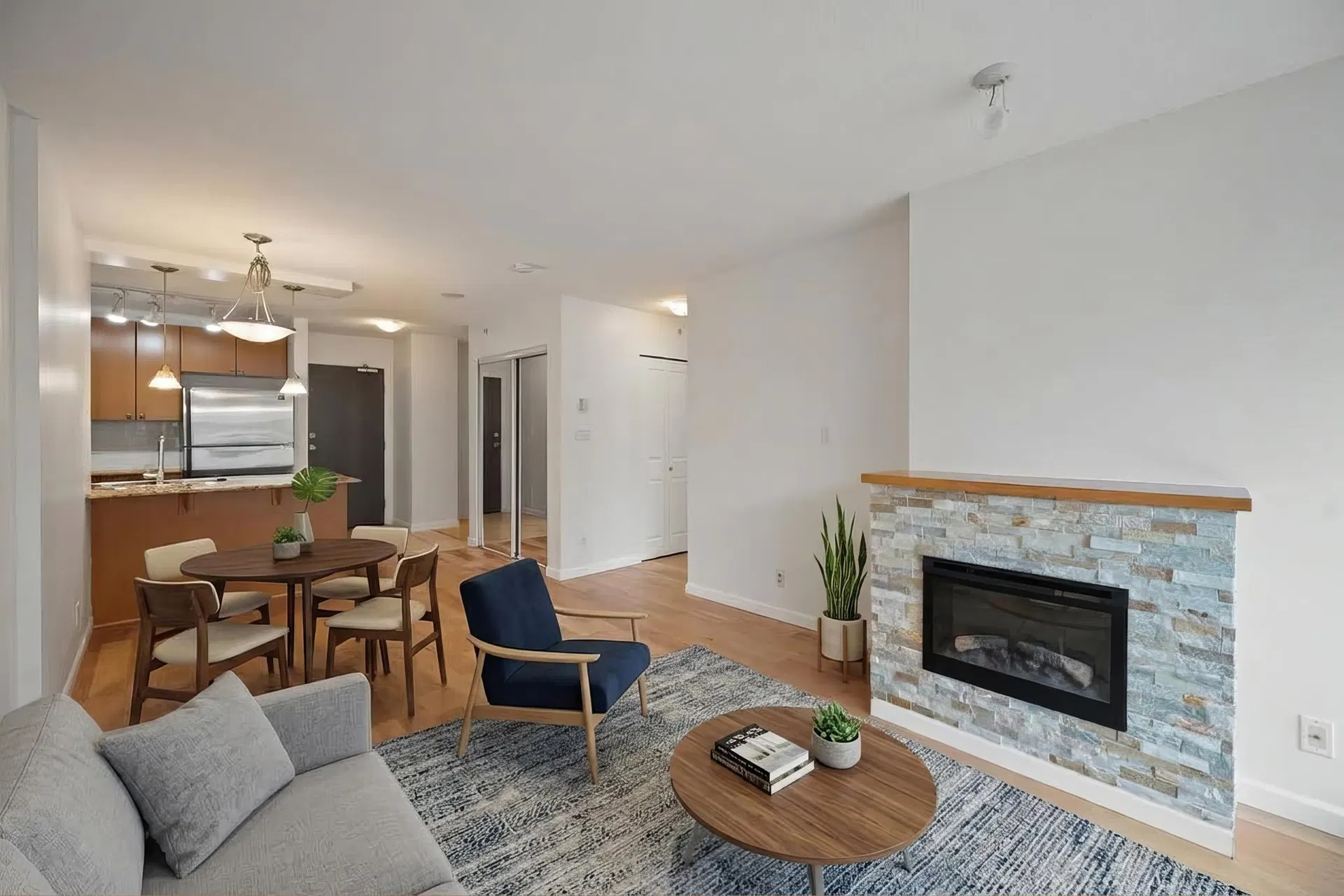 Photo 3 of 40 at #508 – 610 Victoria Street