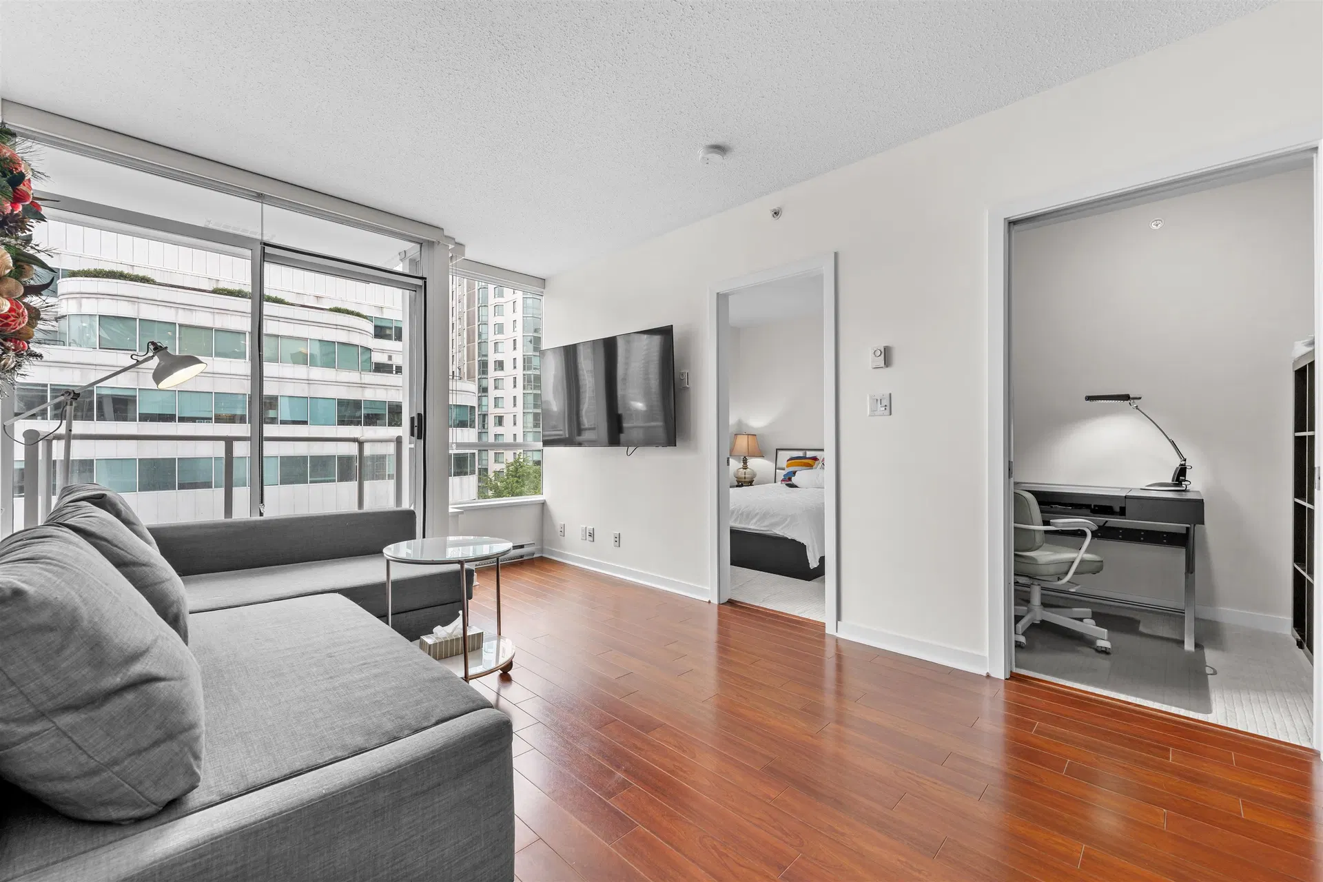 Photo 3 of 32 at #808 – 821 Cambie Street