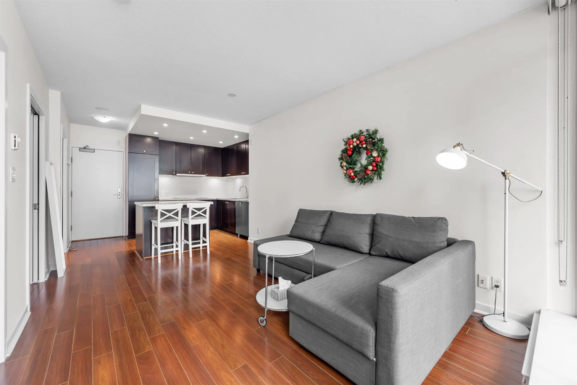 Photo 4 of 32 at #808 – 821 Cambie Street