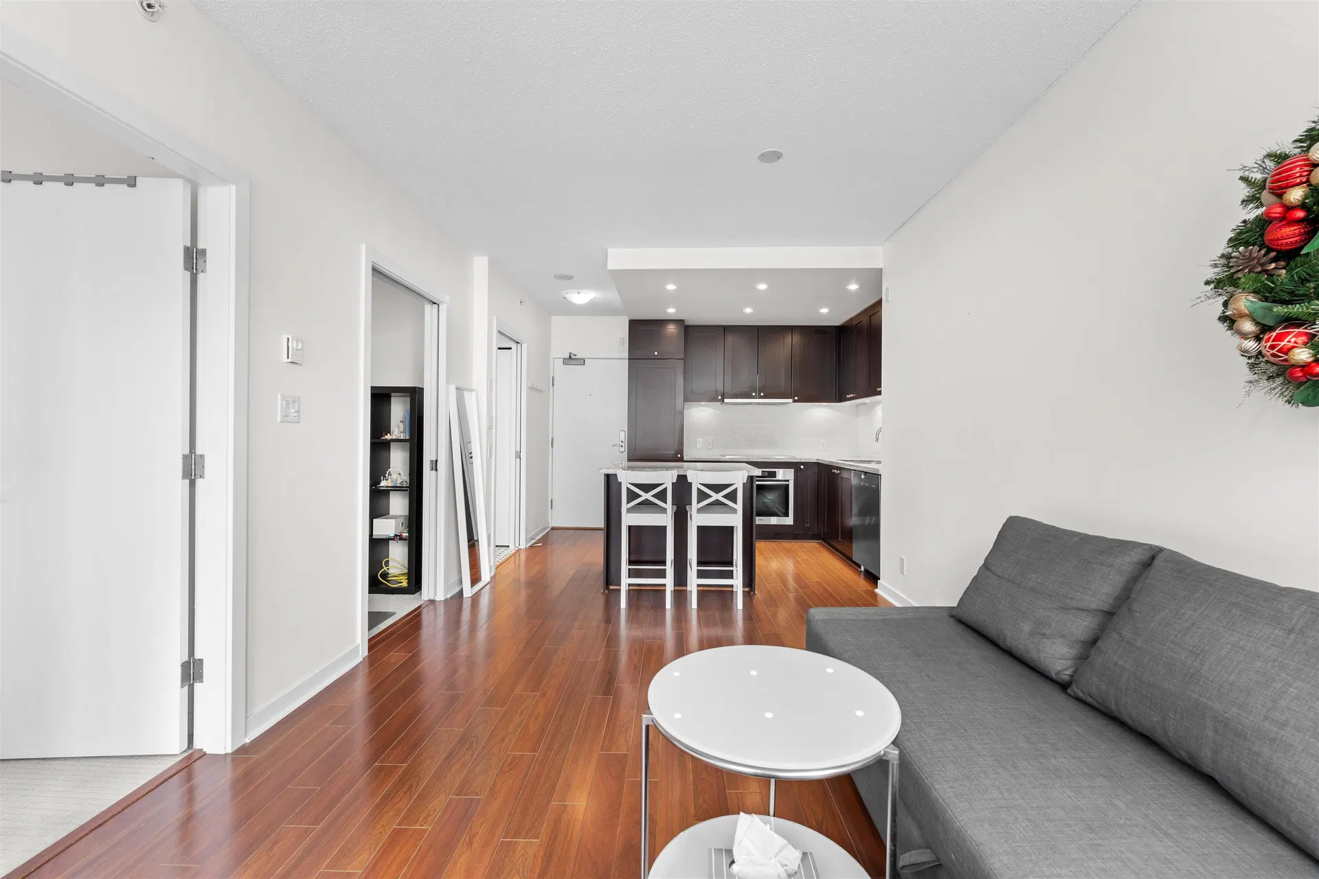 Photo 5 of 32 at #808 – 821 Cambie Street