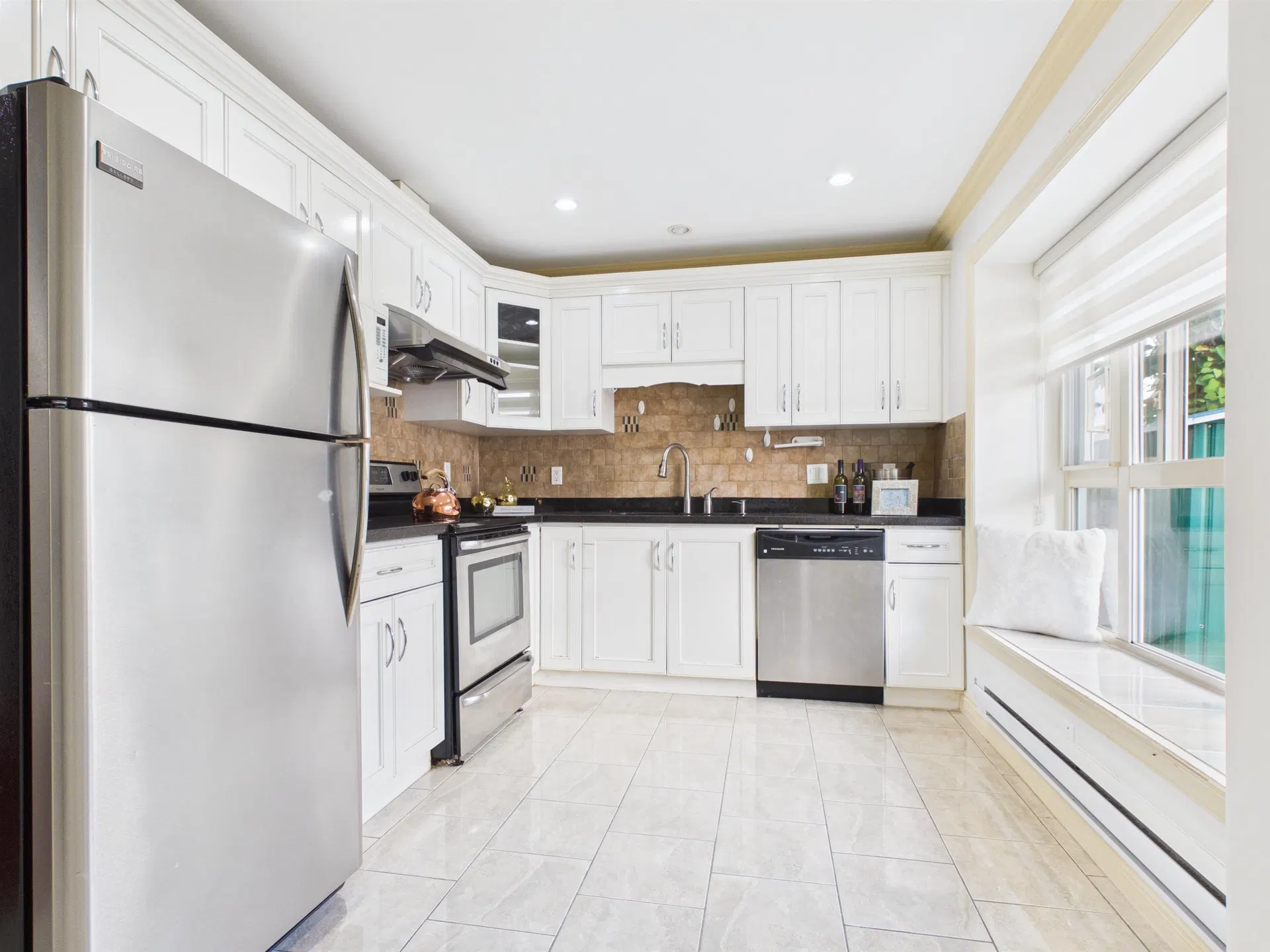 Photo 5 of 25 at 7010 Griffiths Avenue