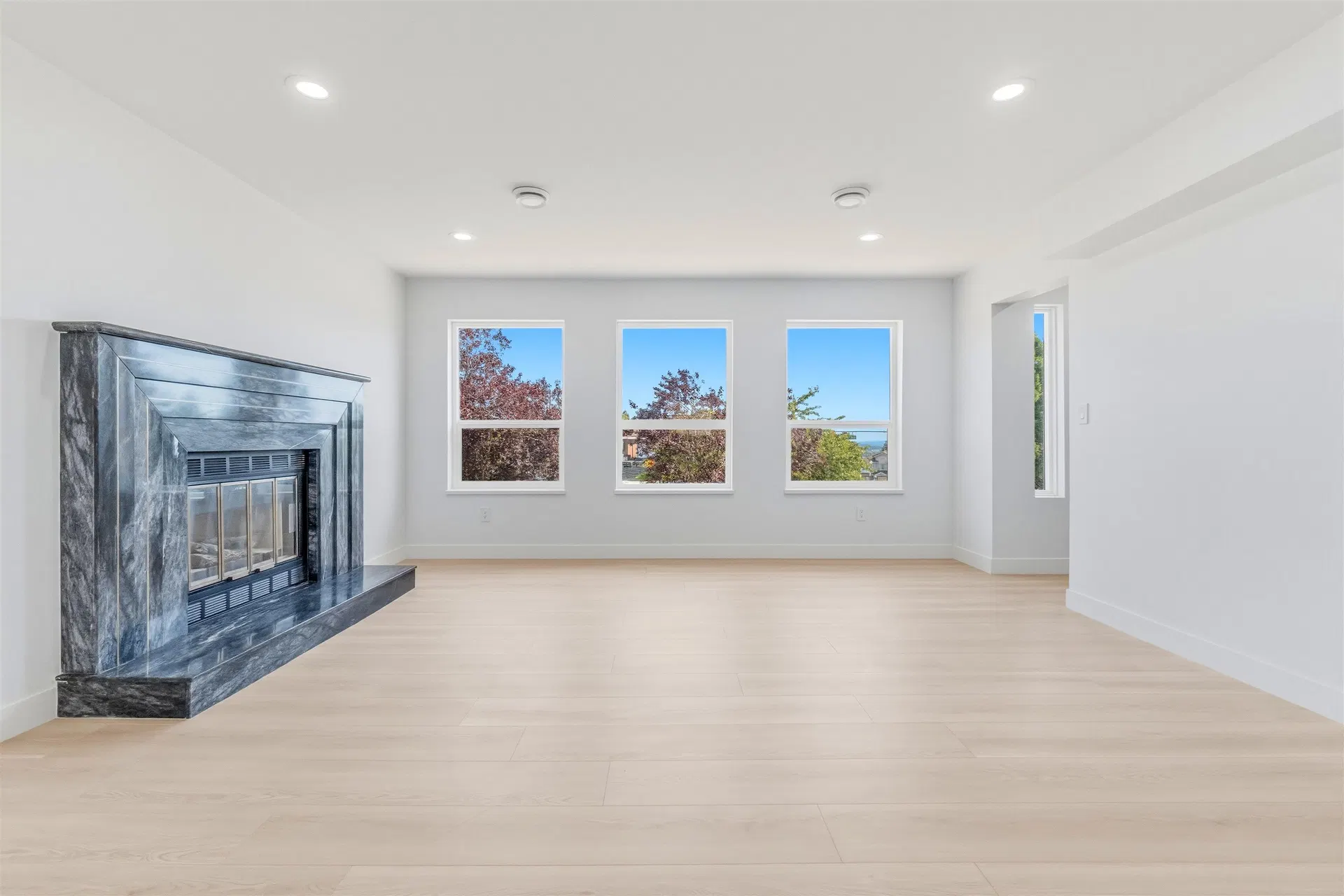 Photo 5 of 40 at 1761 E 57th Avenue