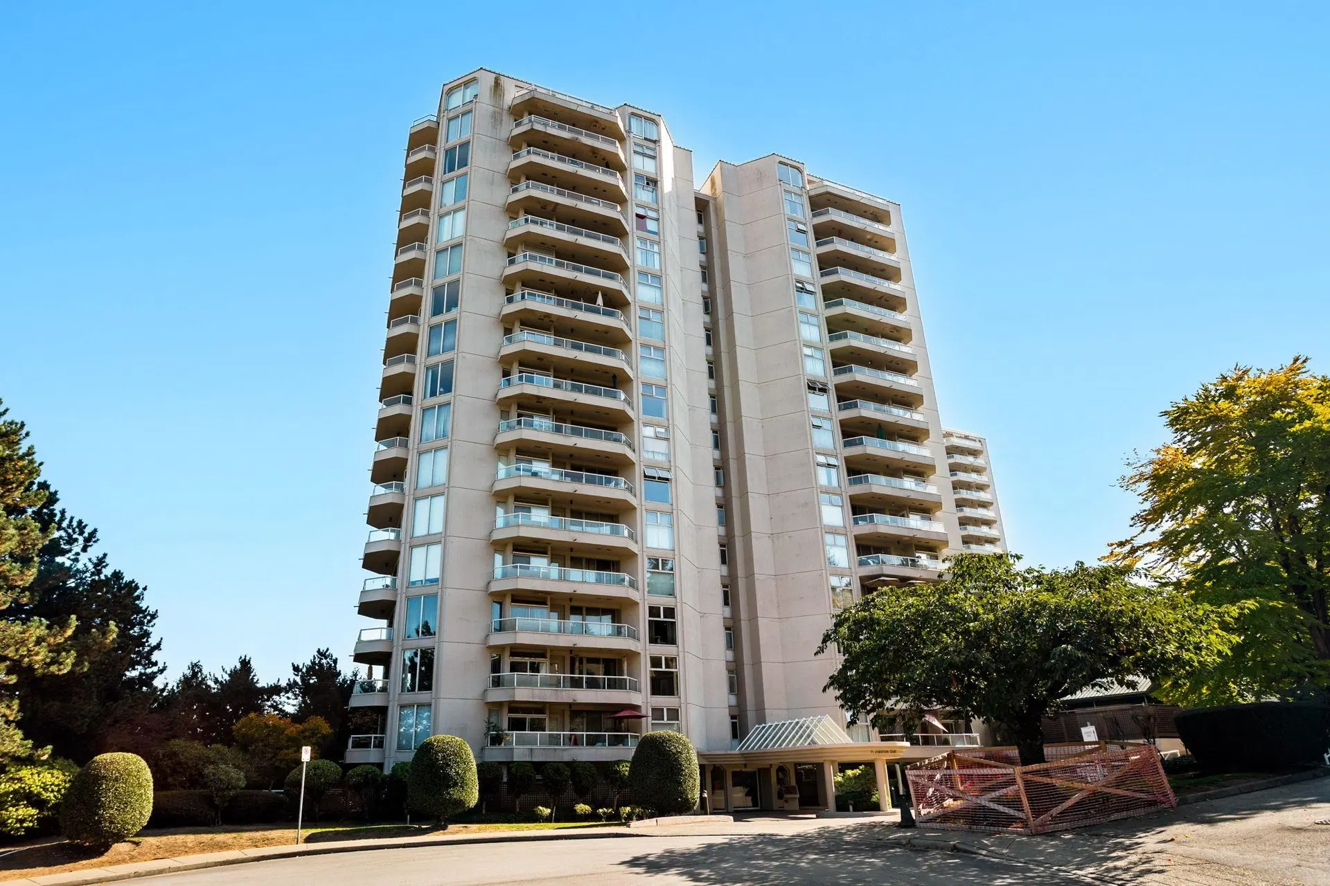 Photo 2 of 40 at #1801 – 71 Jamieson Court