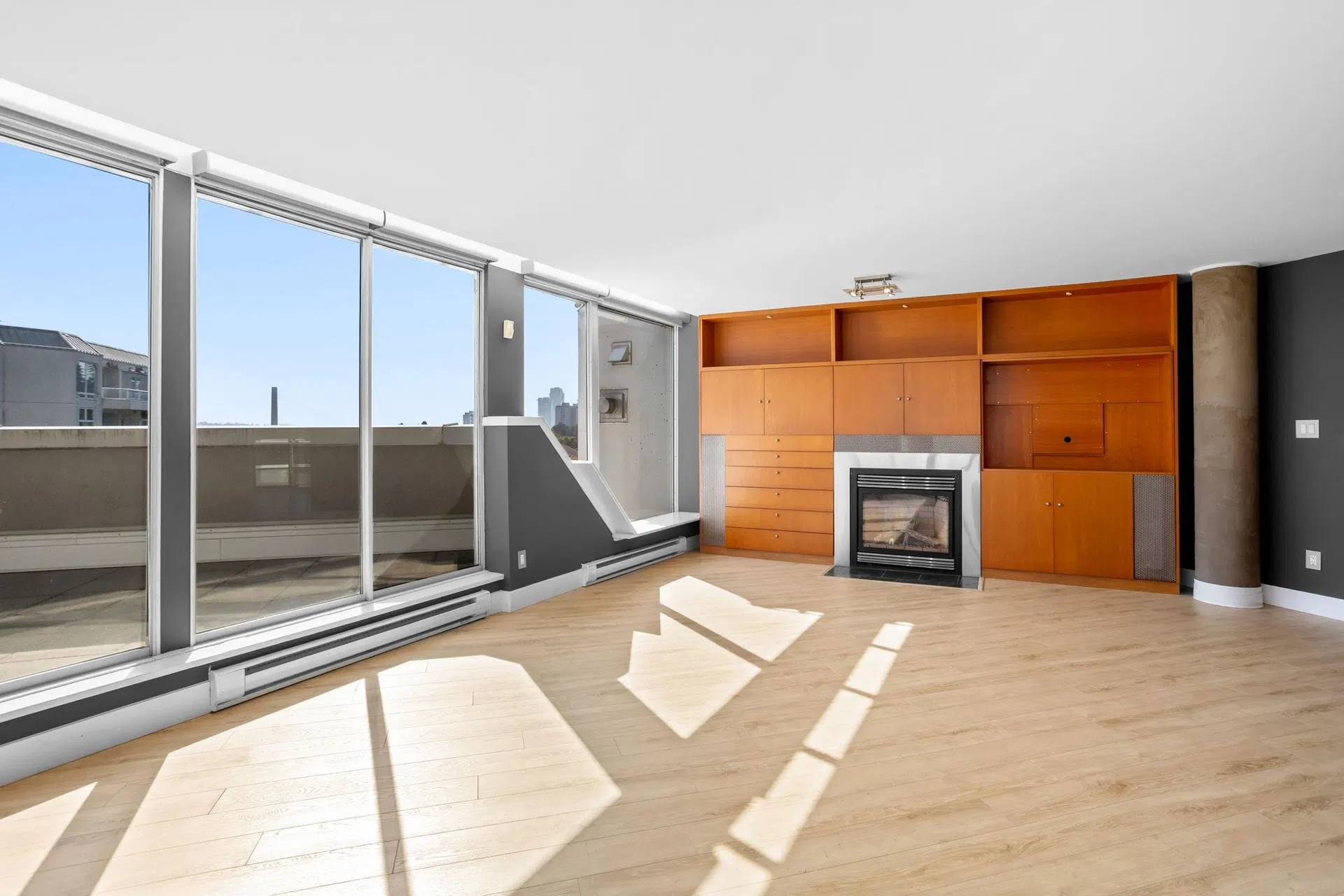 Photo 5 of 40 at #1801 – 71 Jamieson Court