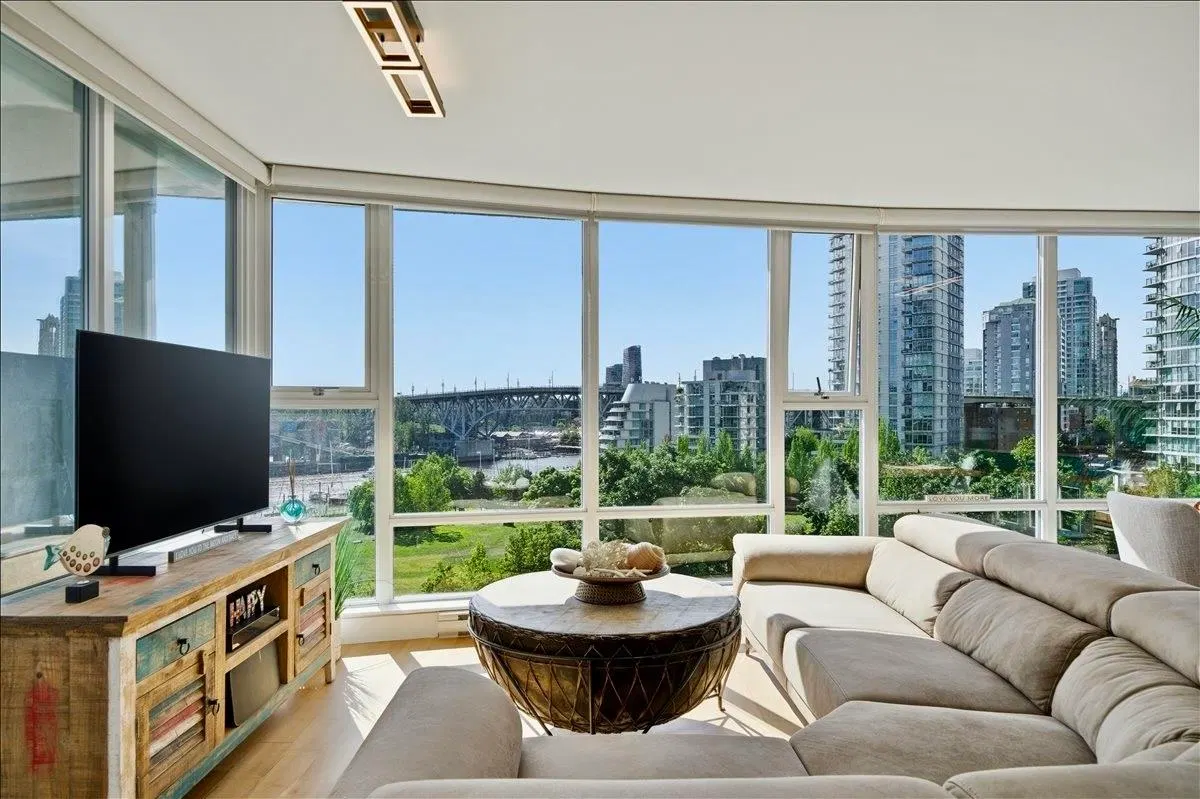 #803 – 455 Beach Crescent