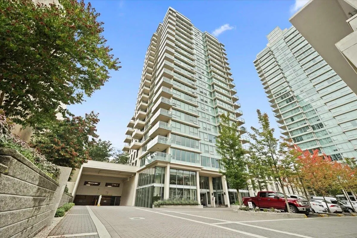 Photo 2 of 34 at #807 – 2200 Douglas Road