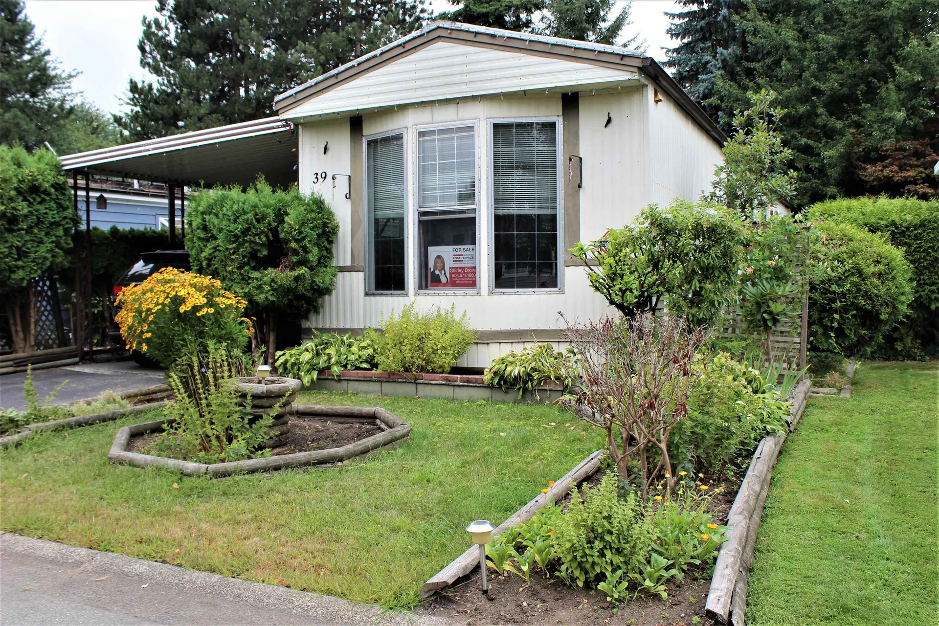 Photo 1 of 17 at #39 – 145 King Edward Street
