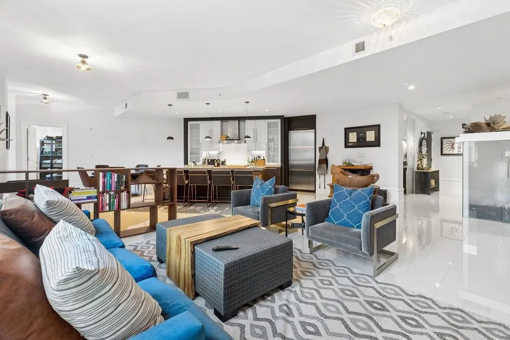 Photo 3 of 35 at #304 – 1102 Hornby Street