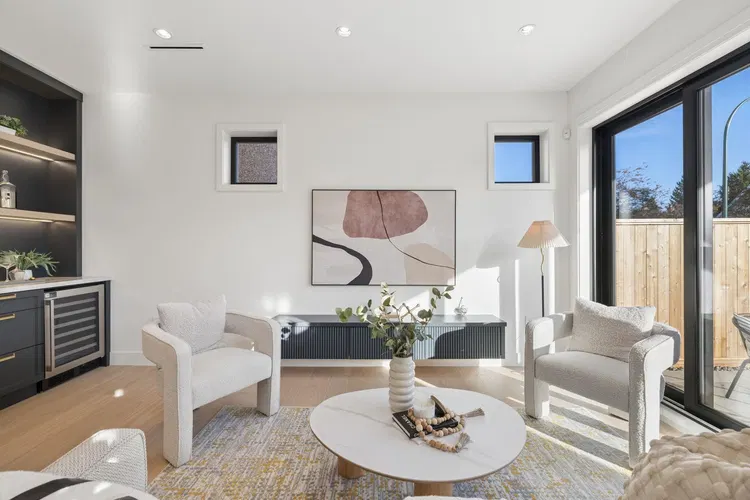 Photo 5 of 38 at #1 – 2733 William Street