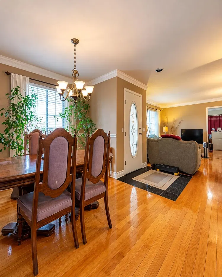 Photo 4 of 18 at 16490 84a Avenue