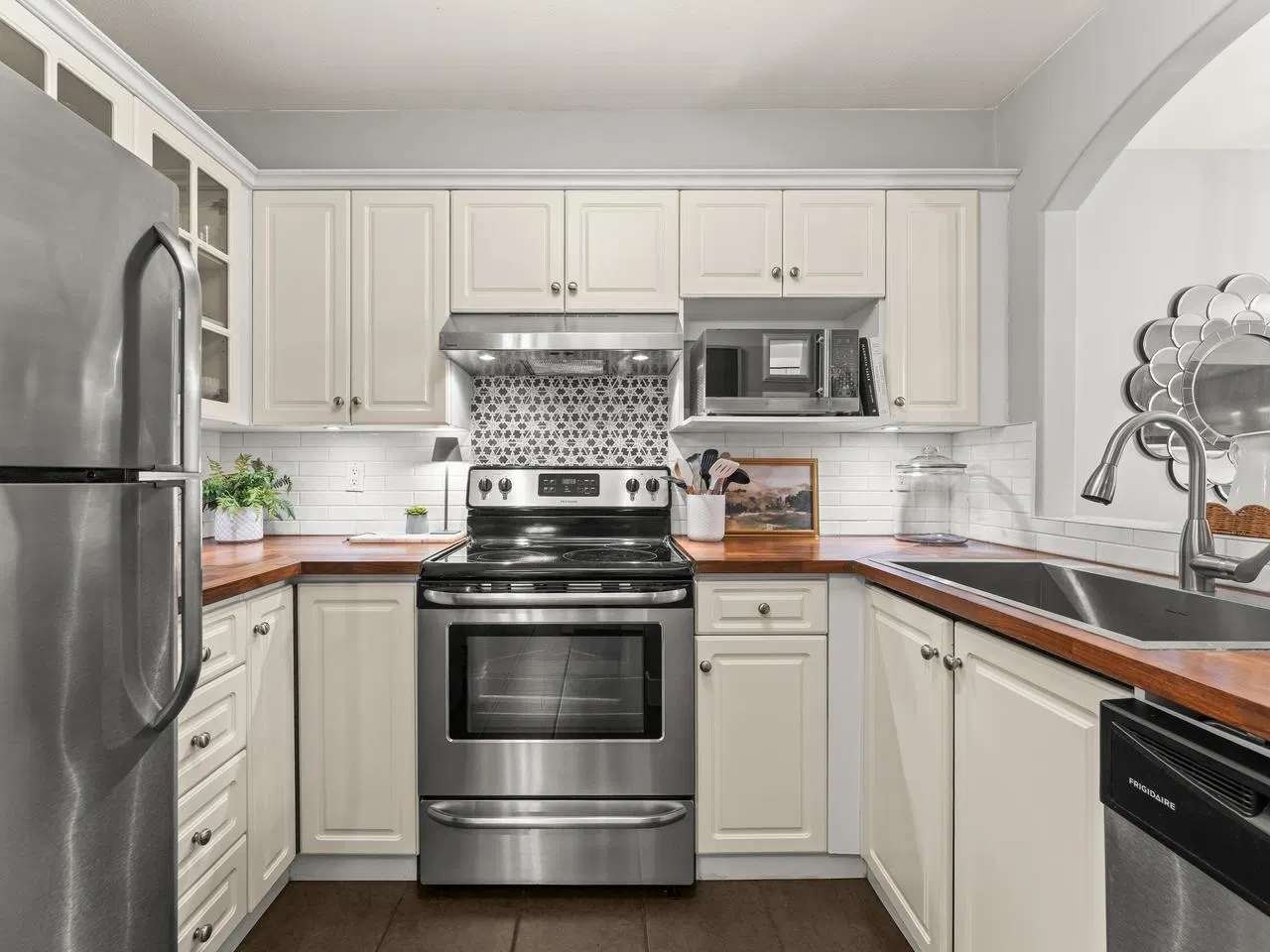 Photo 3 of 33 at #117 – 5900 Dover Crescent