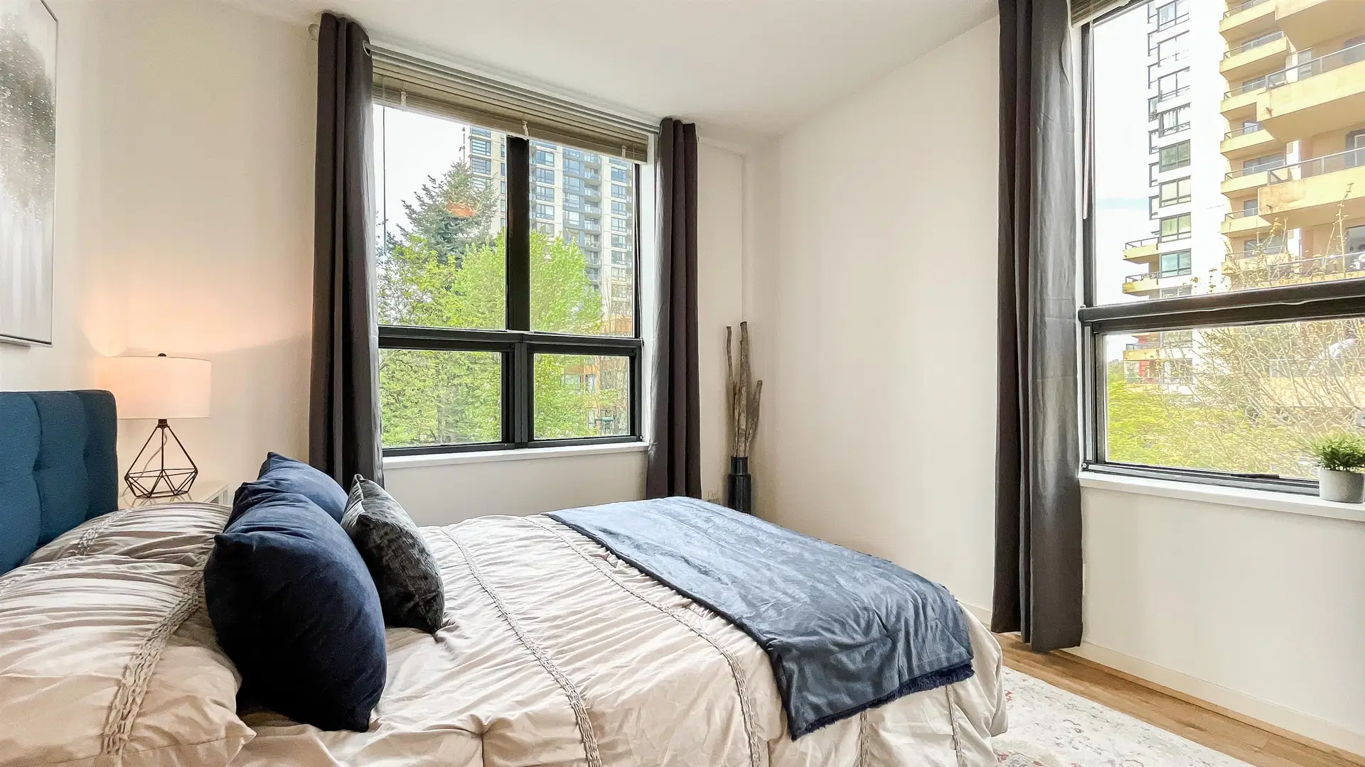 #305 – 3638 Vanness Avenue