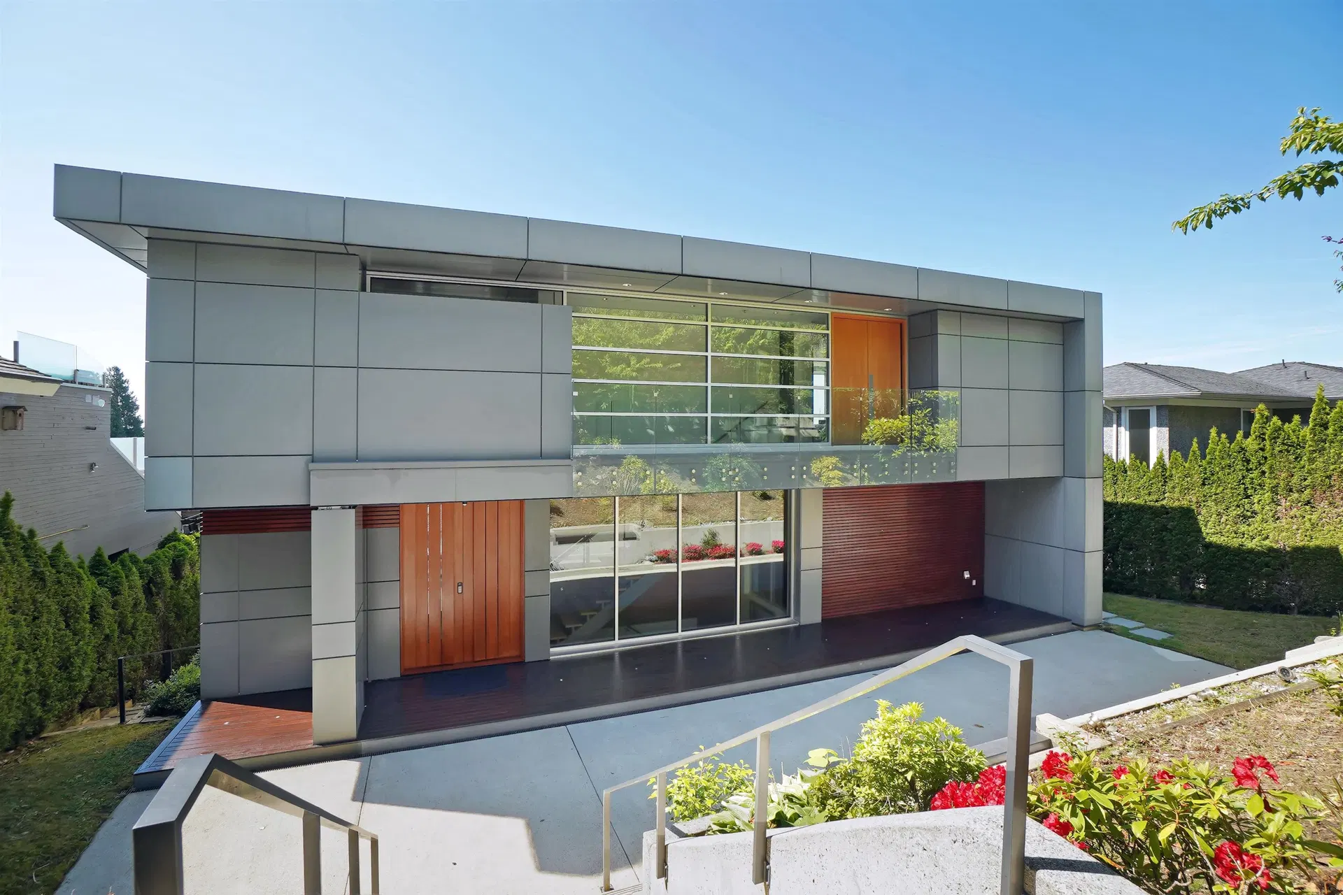 Photo 4 of 40 at 2370 Palmerston Avenue