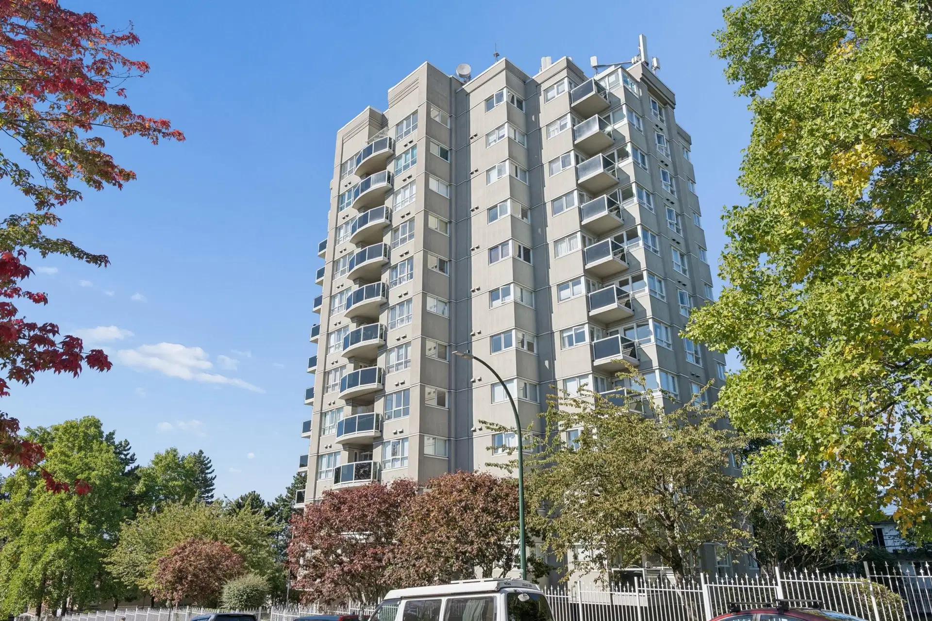#1204 – 1833 Frances Street