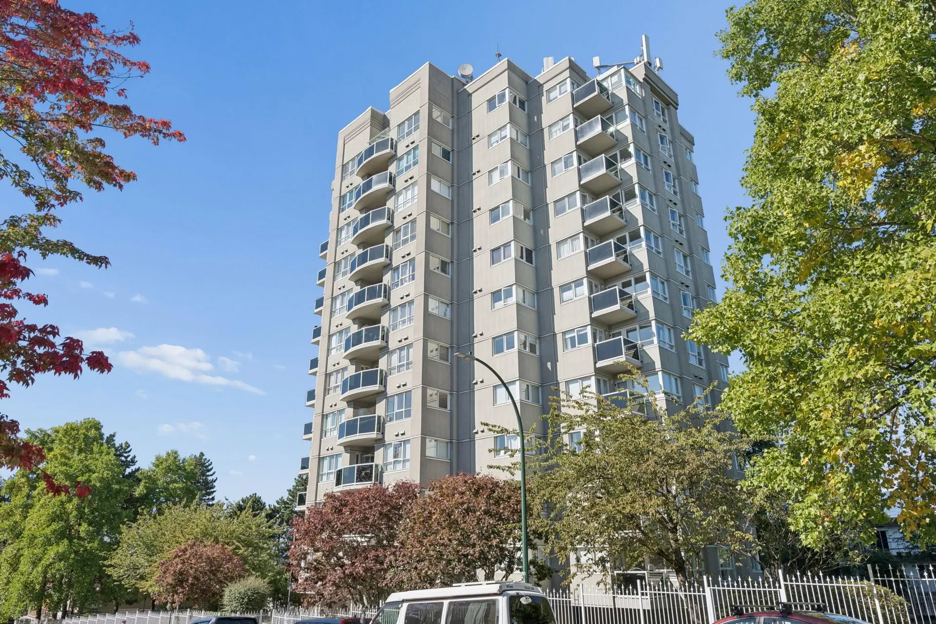 #1204 – 1833 Frances Street