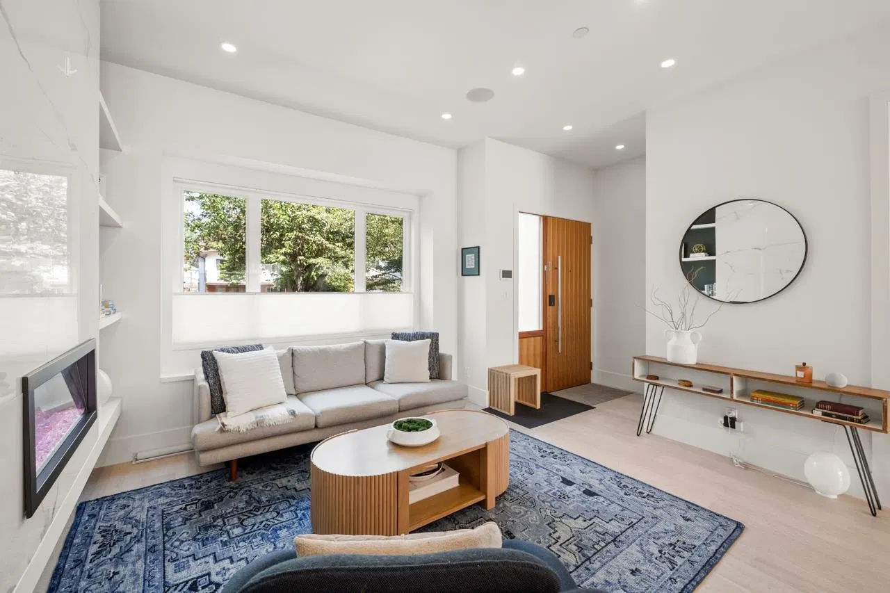 Photo 4 of 40 at 506 E 18th Avenue