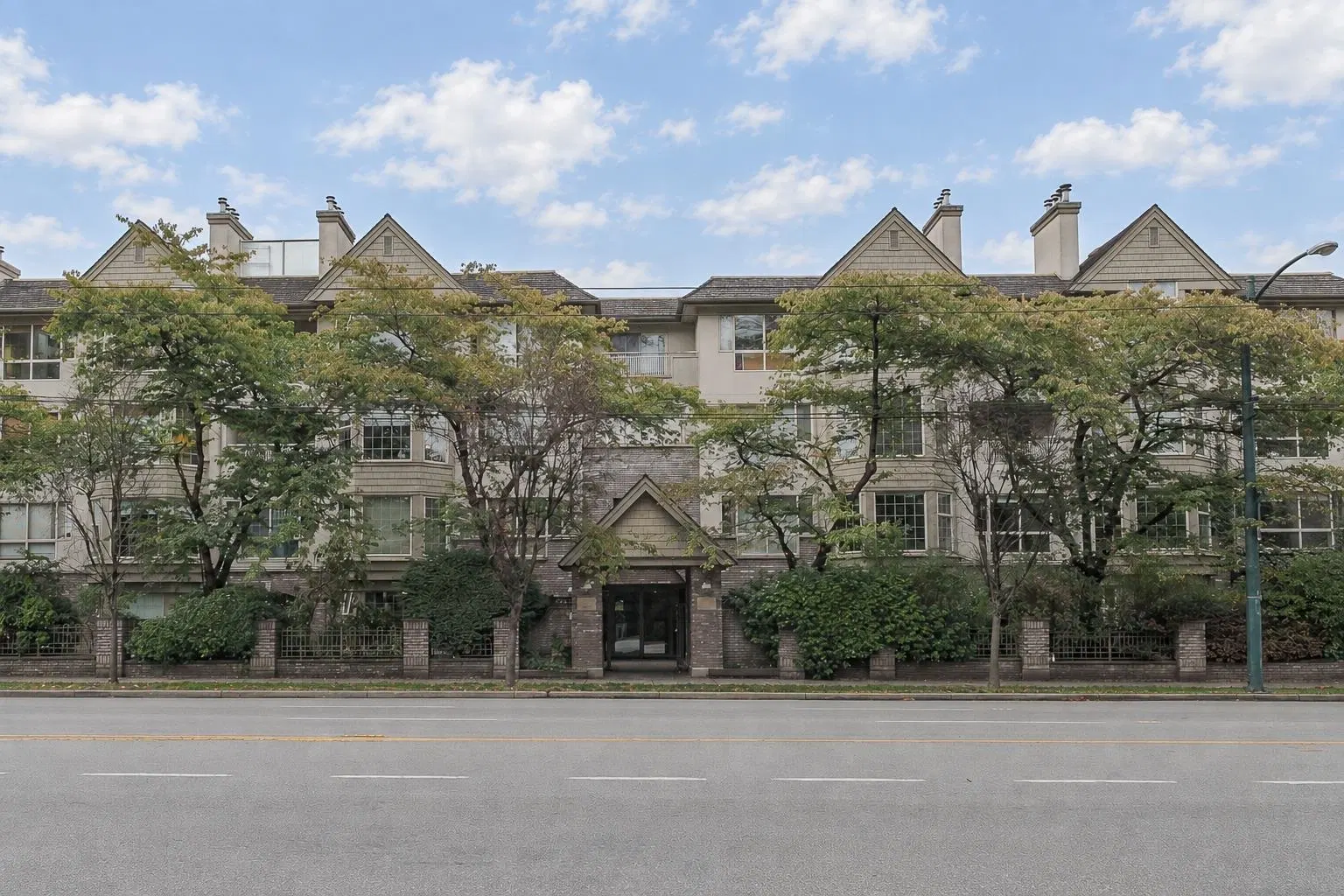 #208 – 5650 Oak Street