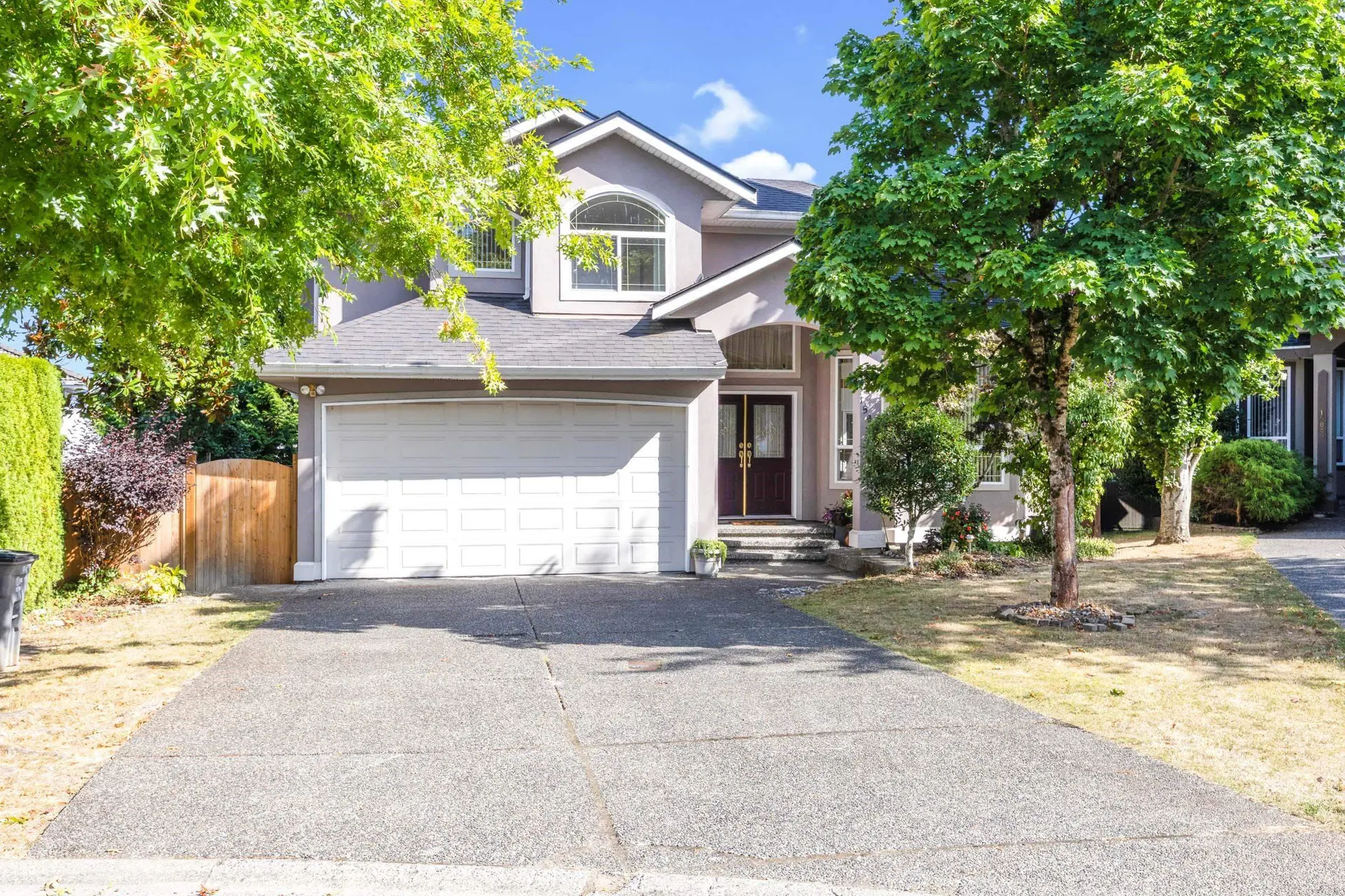 Photo 1 of 30 at 15898 99a Avenue