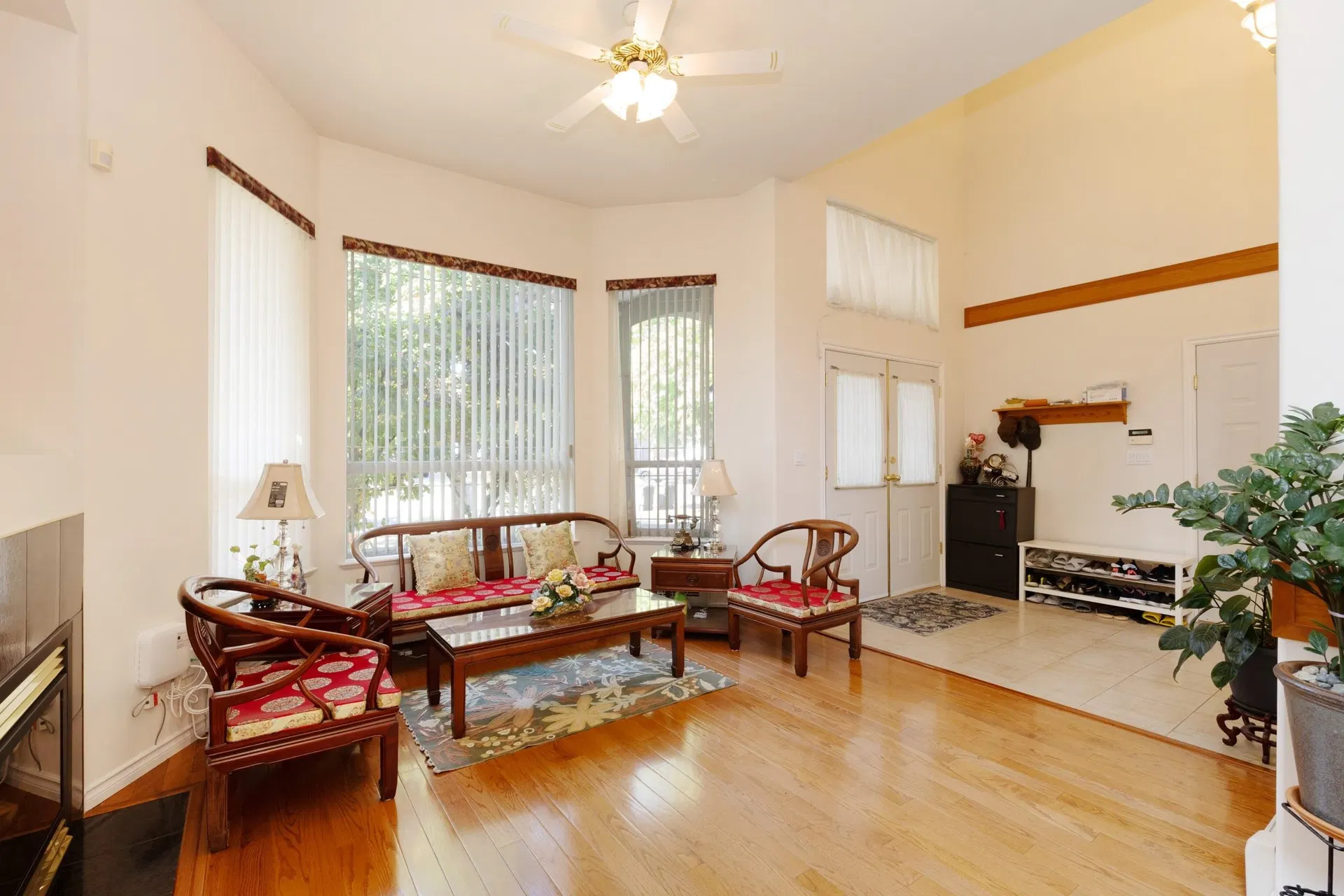 Photo 3 of 30 at 15898 99a Avenue
