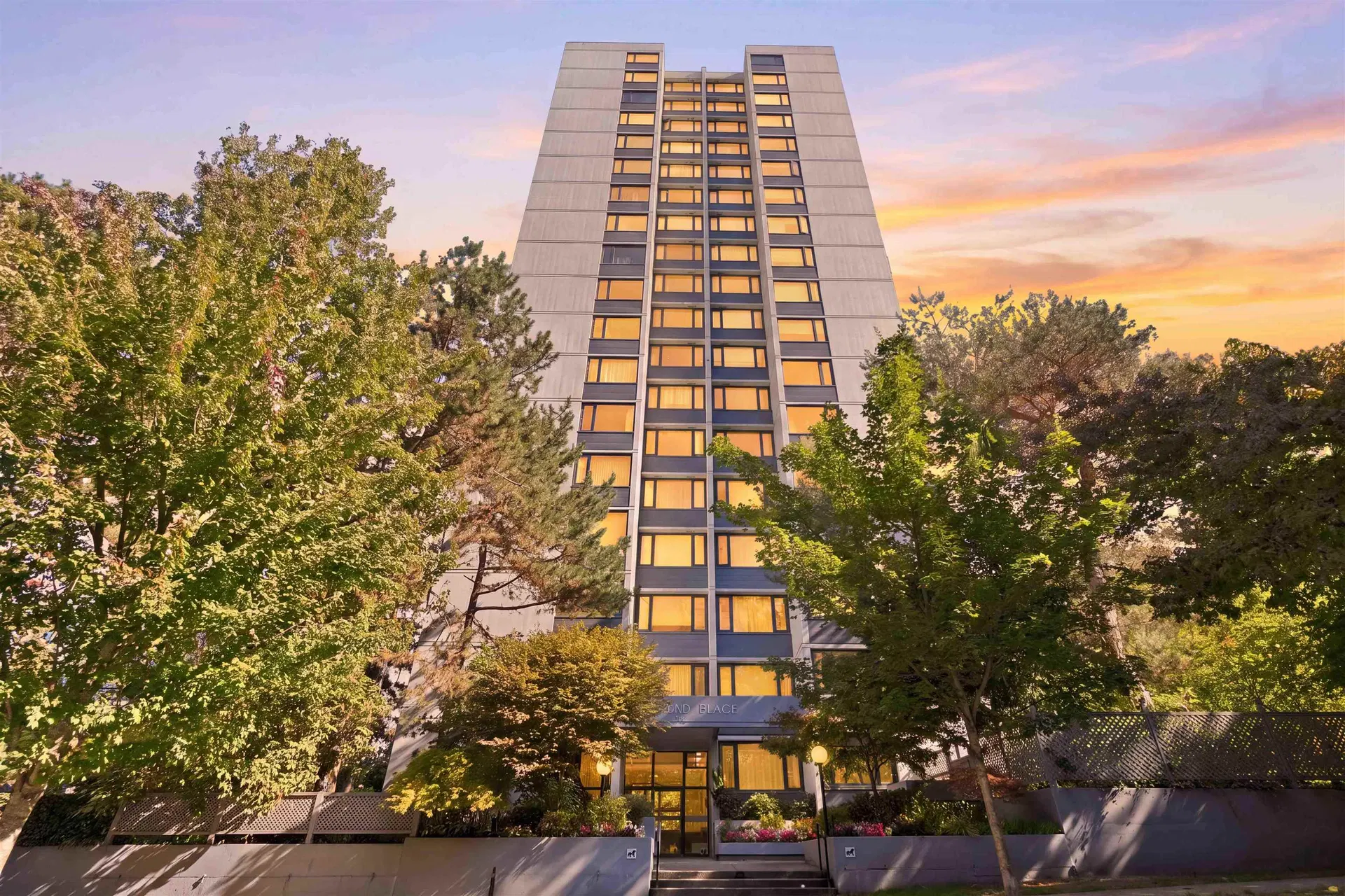#605 – 1725 Pendrell Street