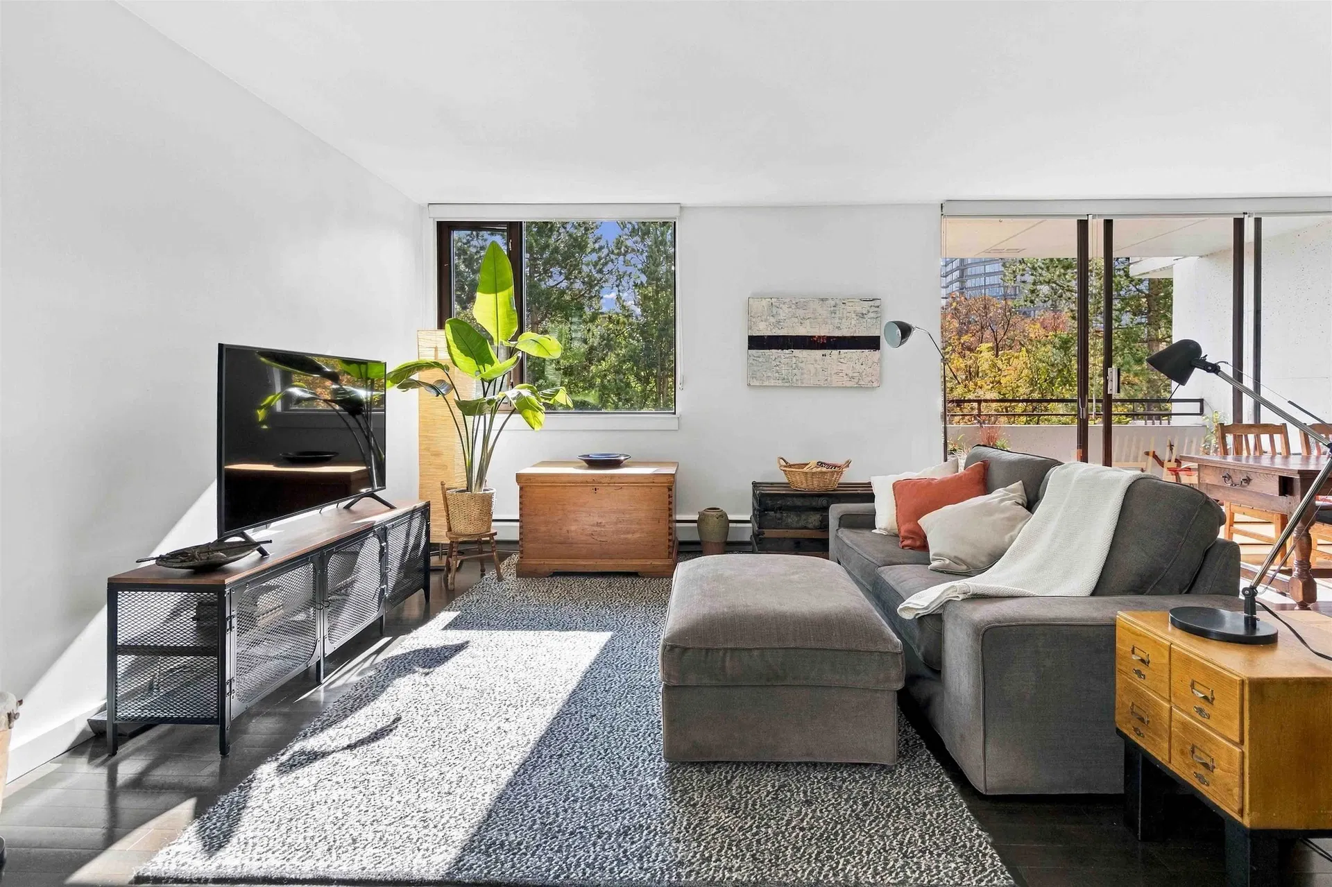 Photo 5 of 22 at #605 – 1725 Pendrell Street