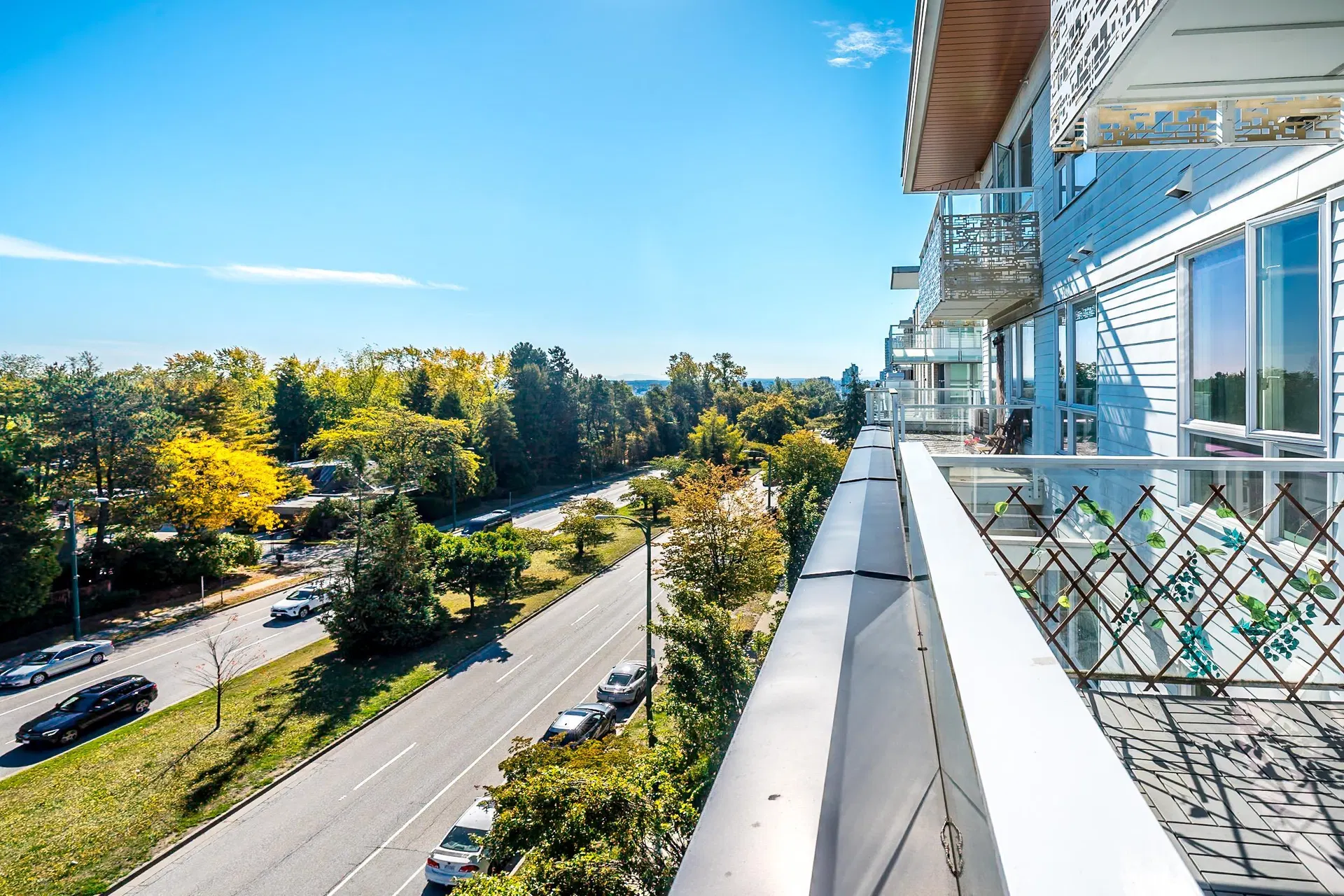 Photo 3 of 40 at #602 – 6677 Cambie Street