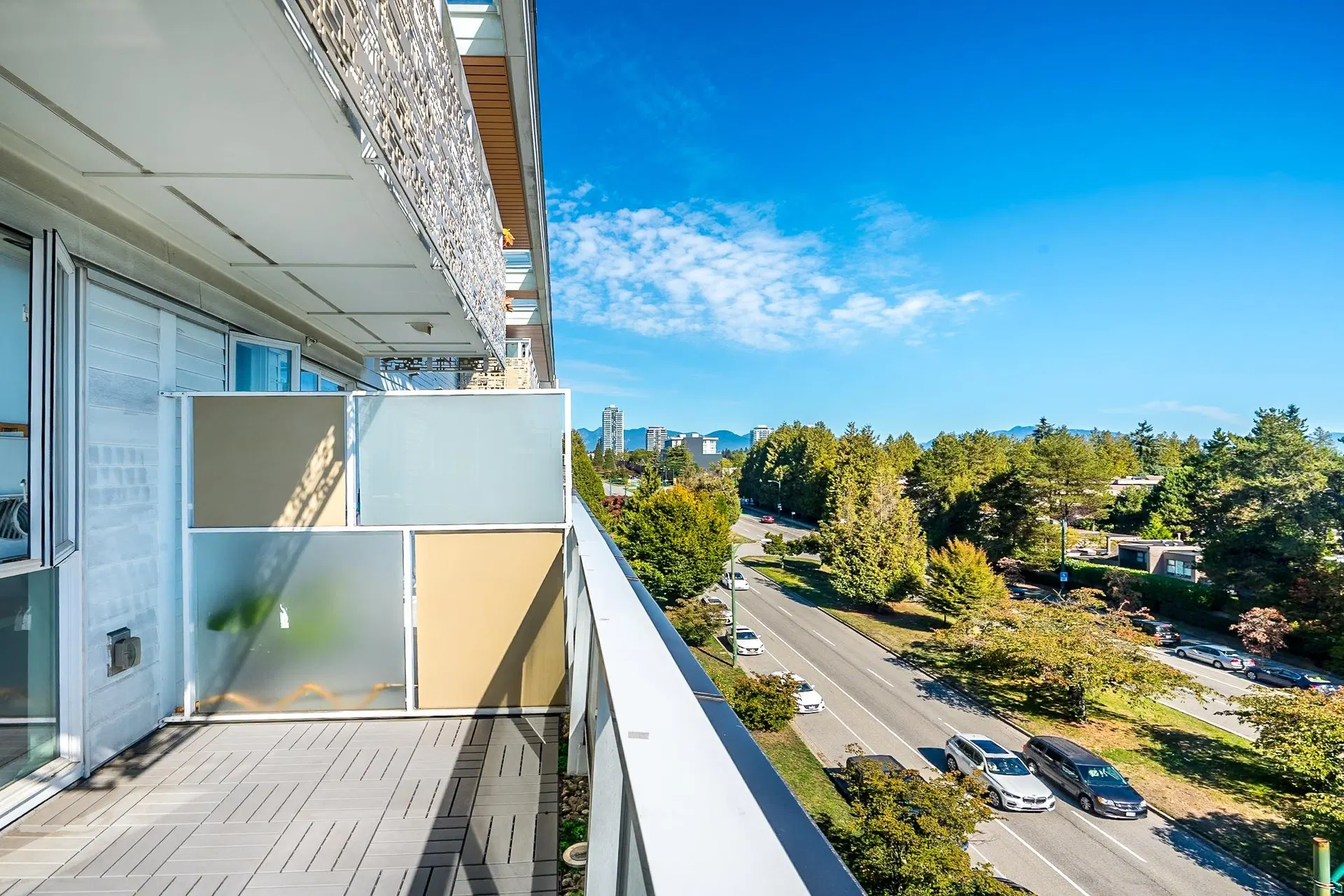 Photo 4 of 40 at #602 – 6677 Cambie Street