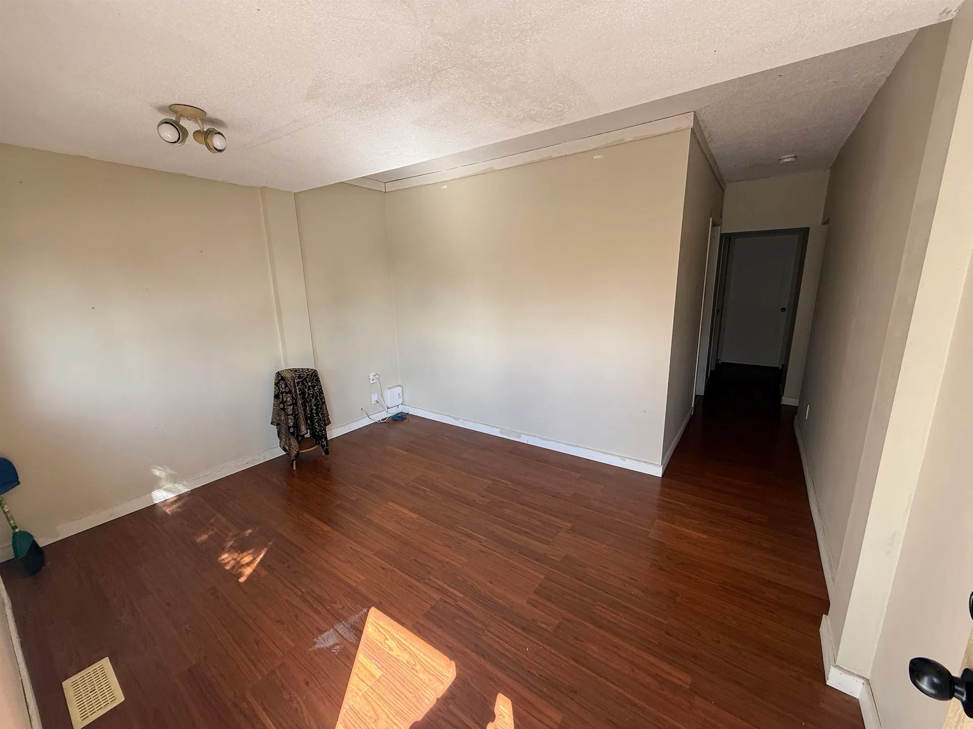 Photo 3 of 10 at 301 E 41st Avenue