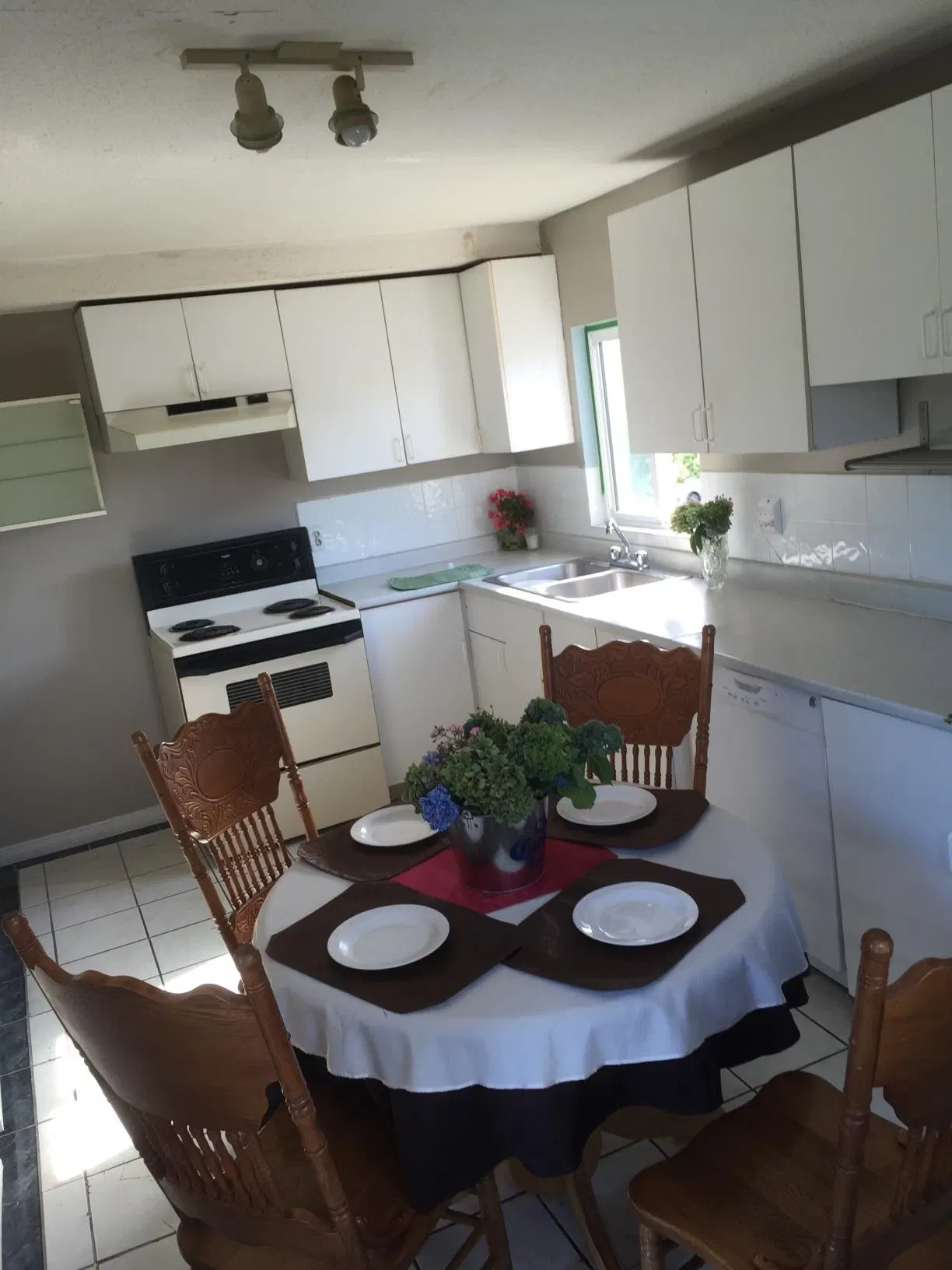Photo 4 of 10 at 301 E 41st Avenue