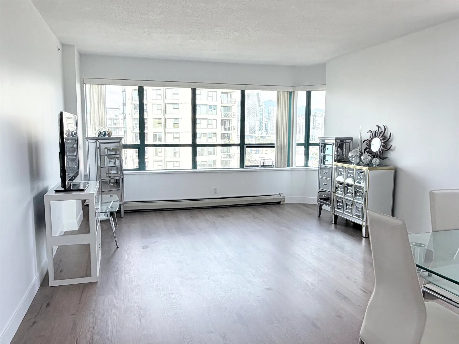 Photo 4 of 26 at #803 – 1438 W 7th Avenue