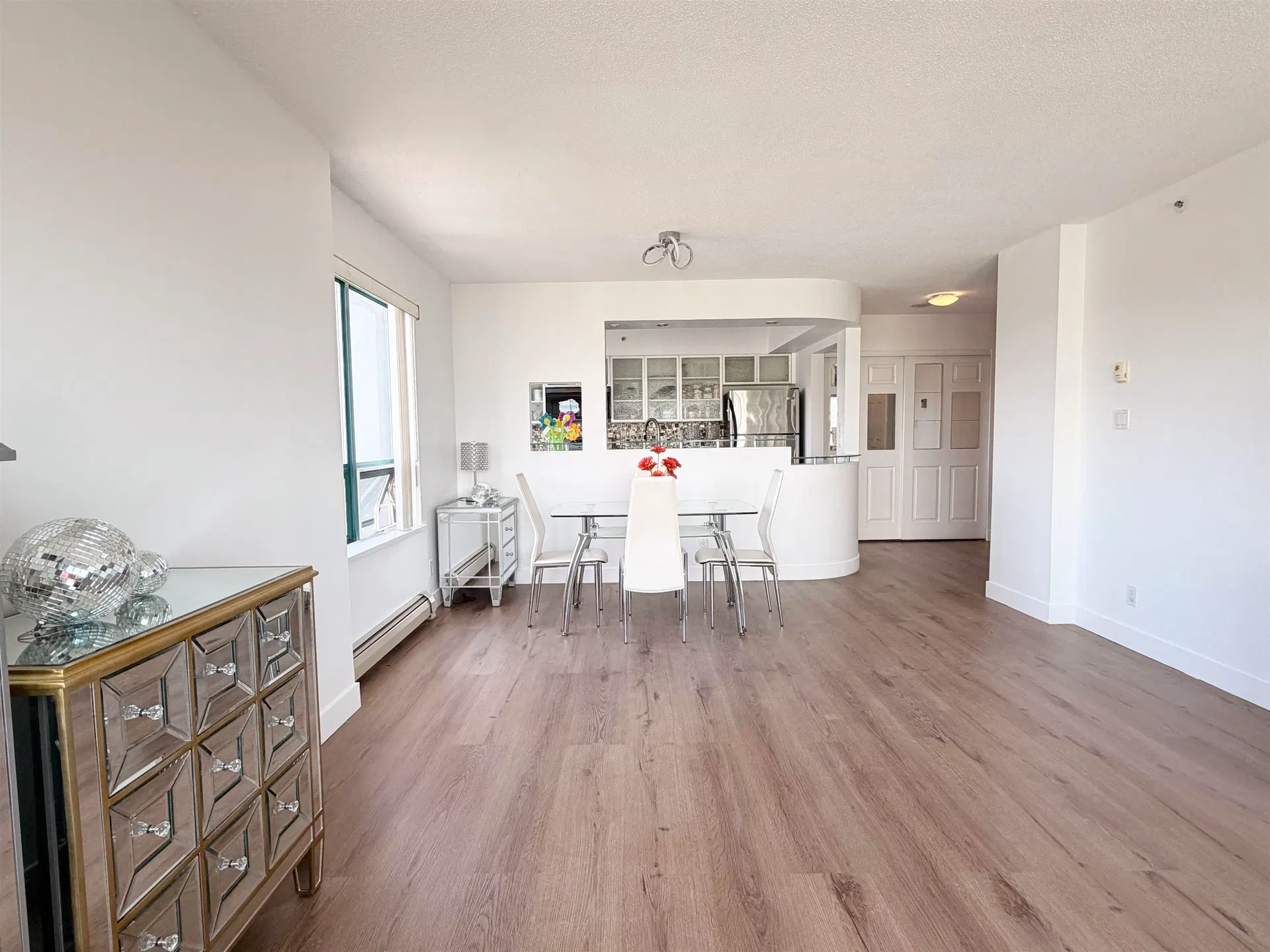 Photo 5 of 26 at #803 – 1438 W 7th Avenue