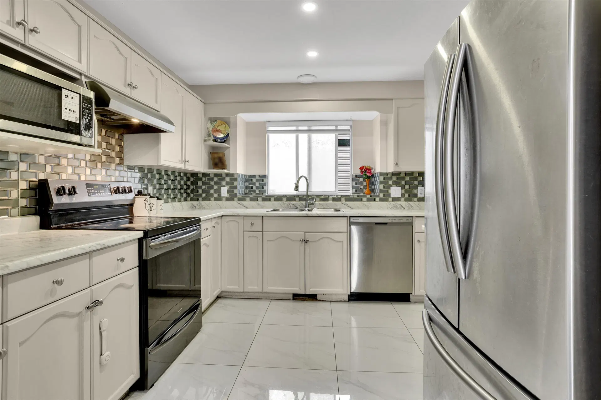 Photo 3 of 27 at #11 – 11875 210 Street