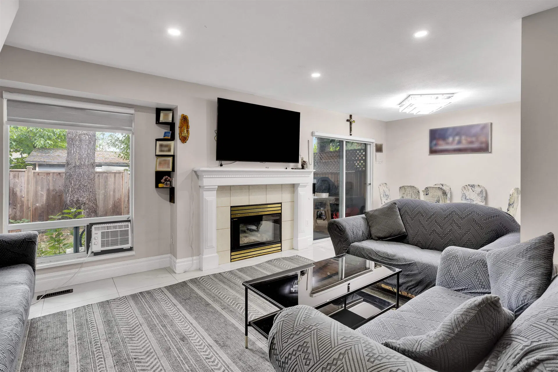 Photo 4 of 27 at #11 – 11875 210 Street