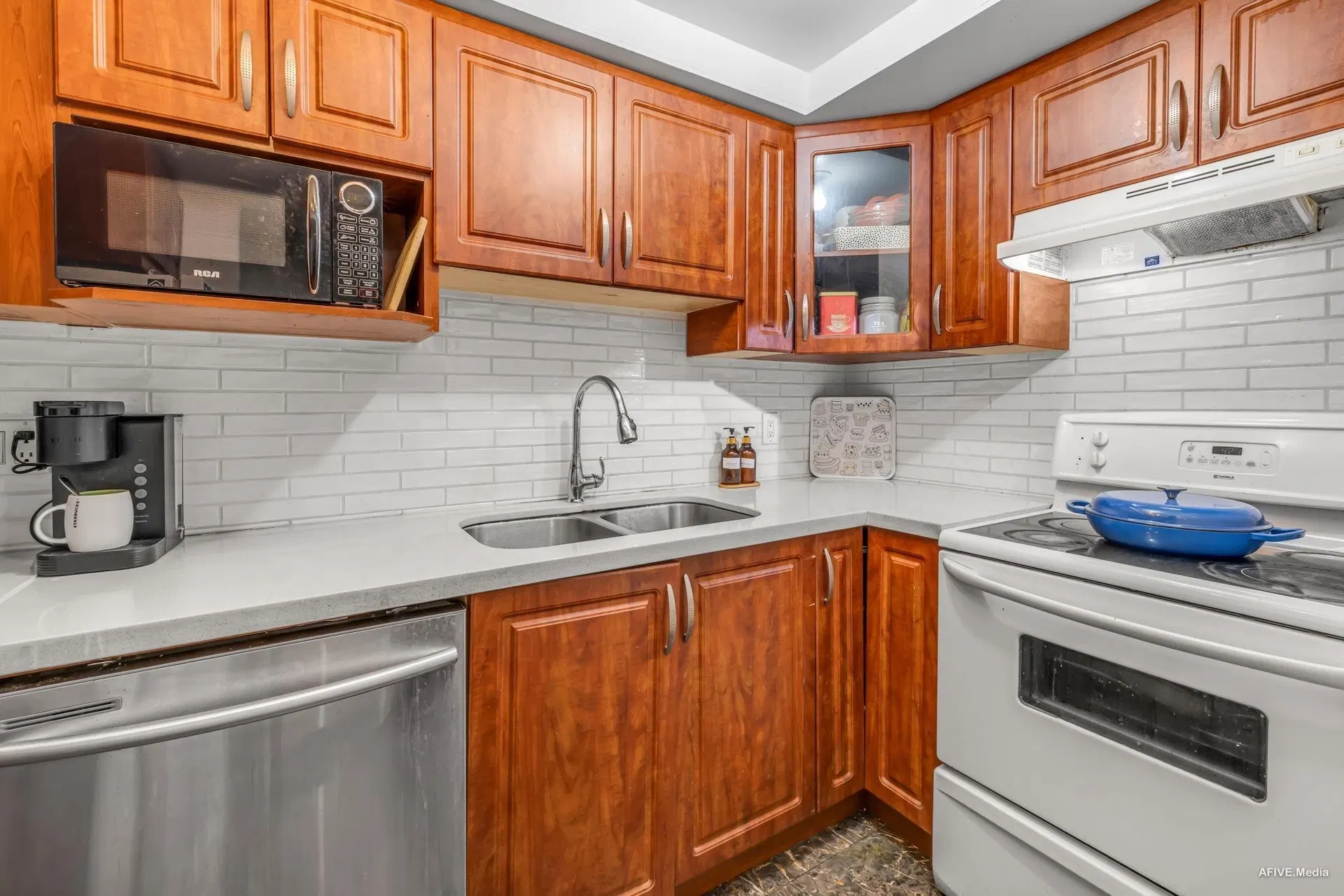 Photo 5 of 20 at #503 – 6595 Willingdon Avenue