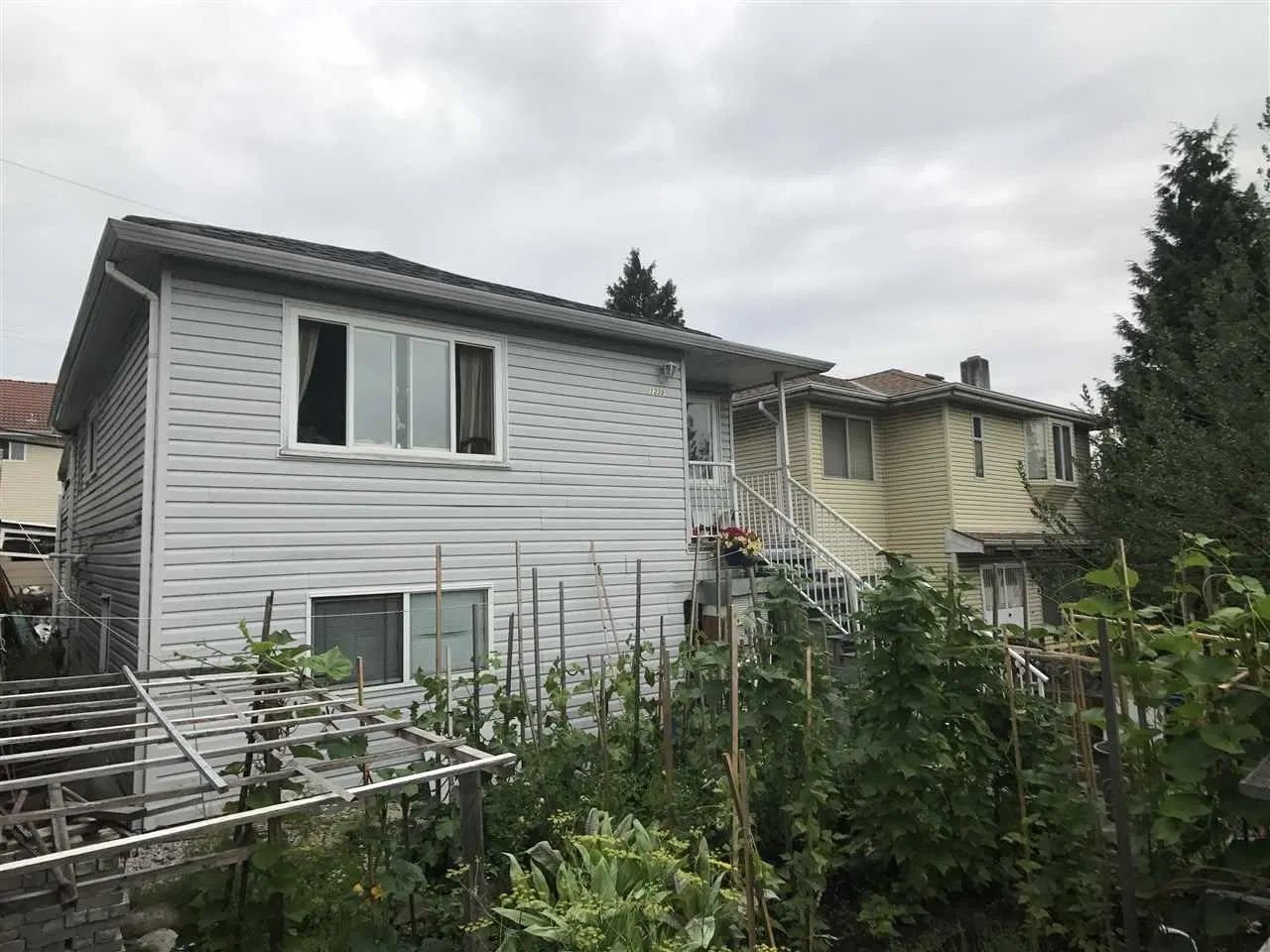 Photo 4 of 5 at 1339 E 41st Avenue