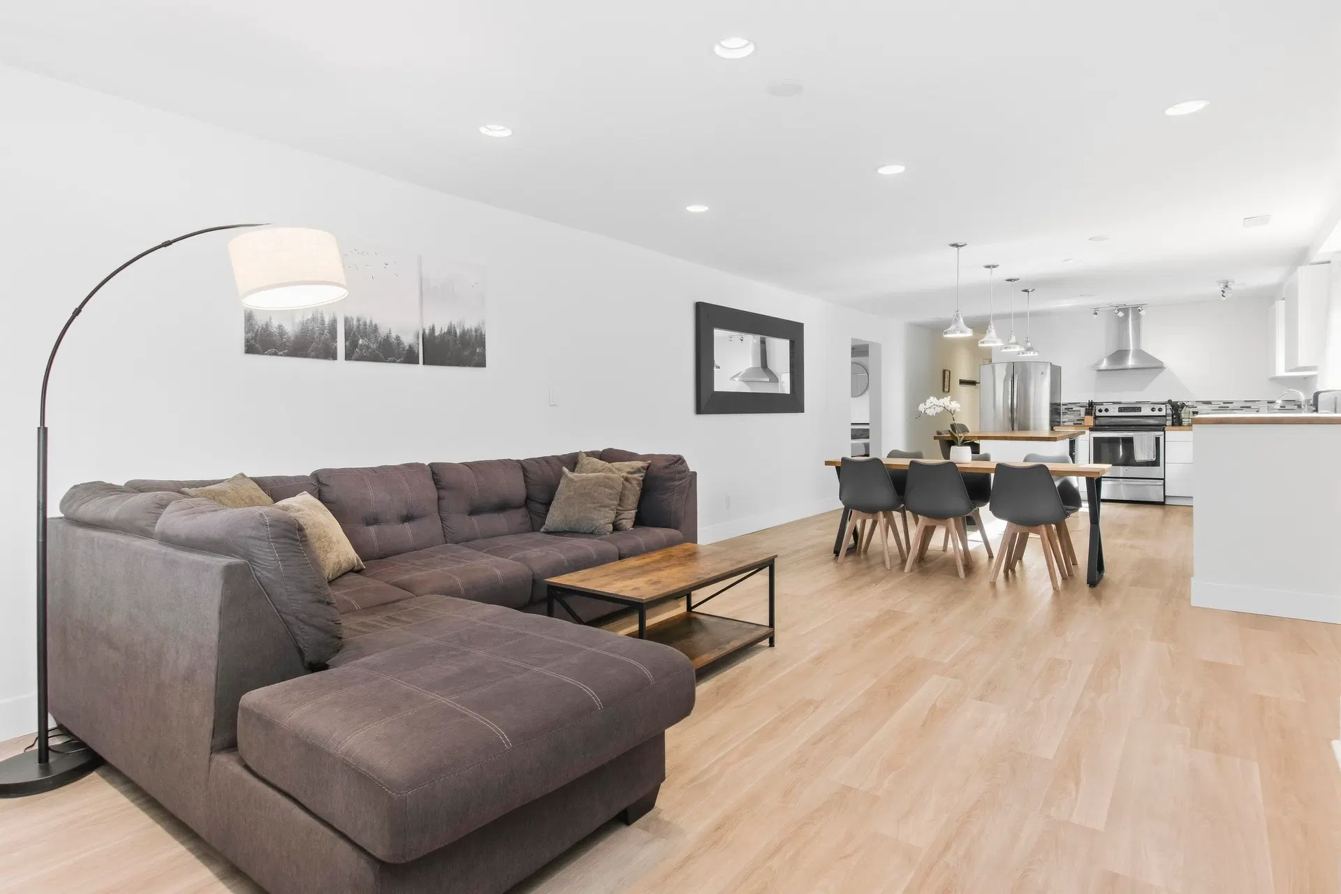 Photo 3 of 40 at 38012 Fifth Avenue
