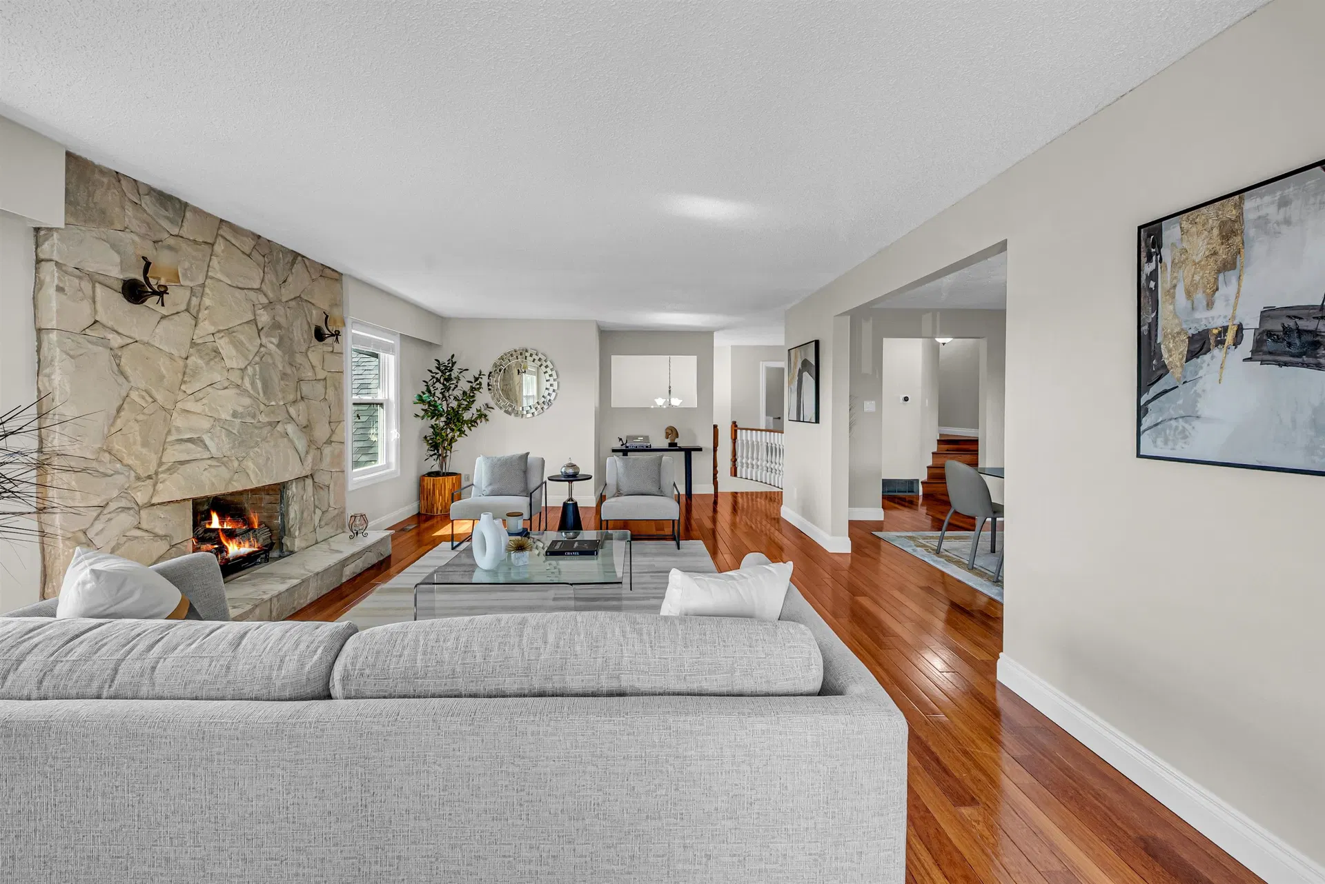 Photo 5 of 40 at 7347 Queenston Court