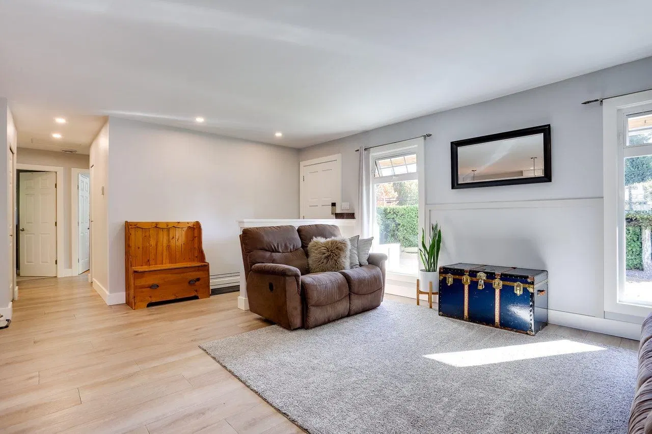 Photo 4 of 24 at 1835 156 Street