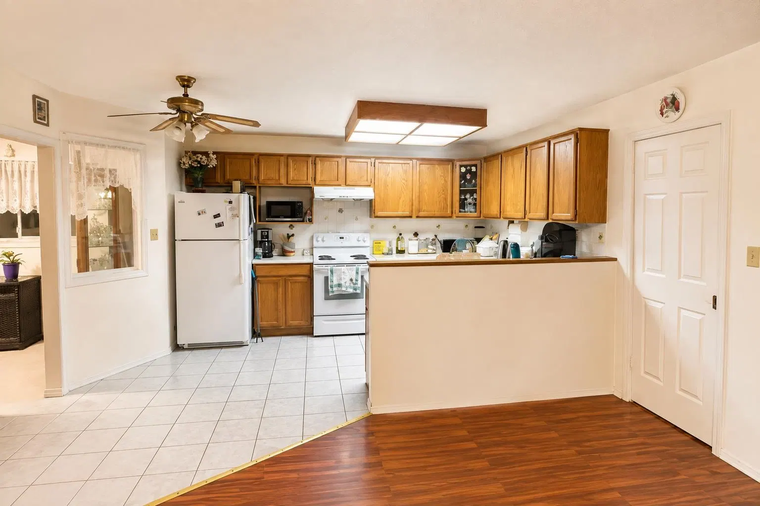Photo 5 of 16 at 14374 86a Avenue