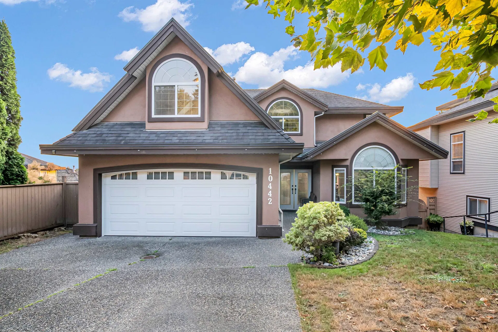 10442 Tamarack Crescent