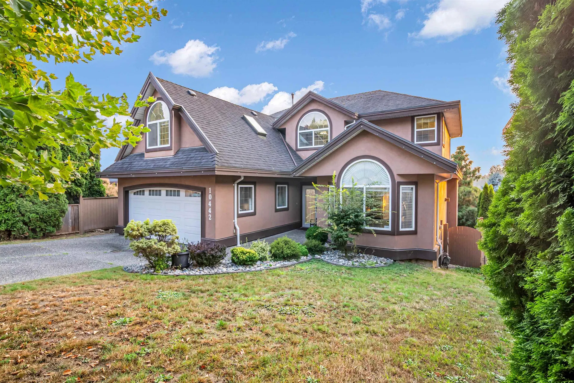 Photo 2 of 40 at 10442 Tamarack Crescent
