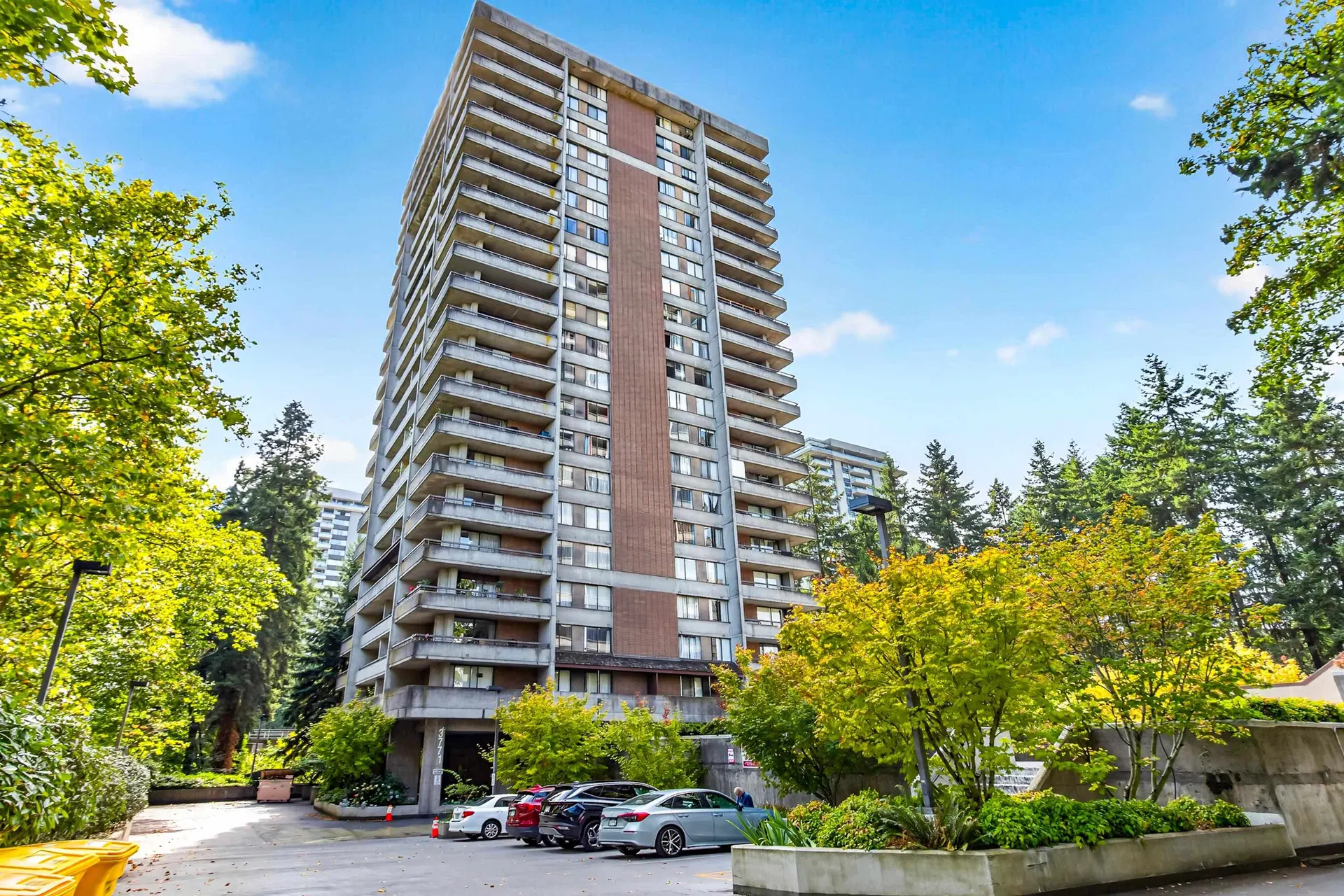 Photo 1 of 40 at #1601 – 3771 Bartlett Court