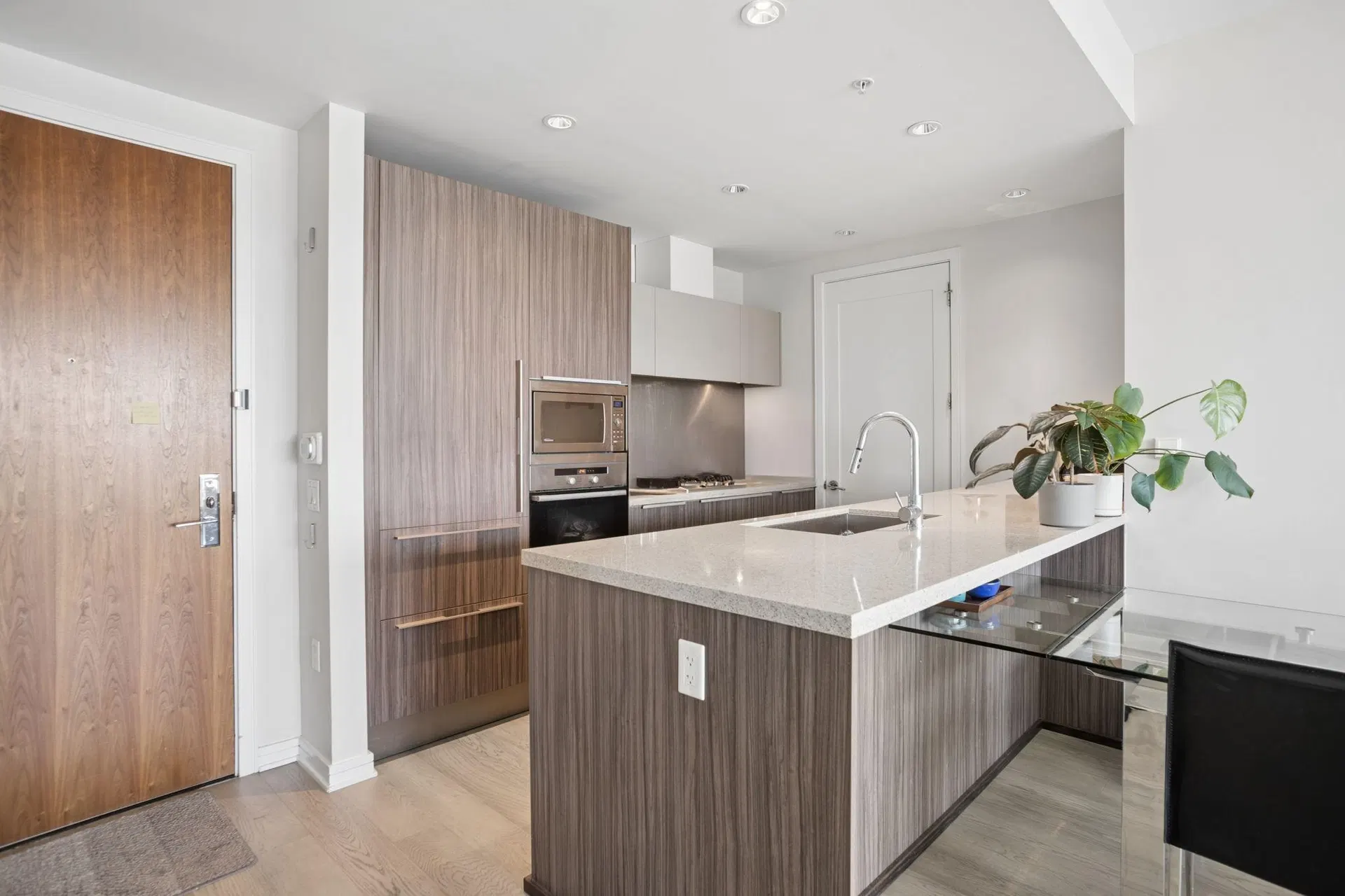 Photo 3 of 37 at #906 – 181 W 1st Avenue