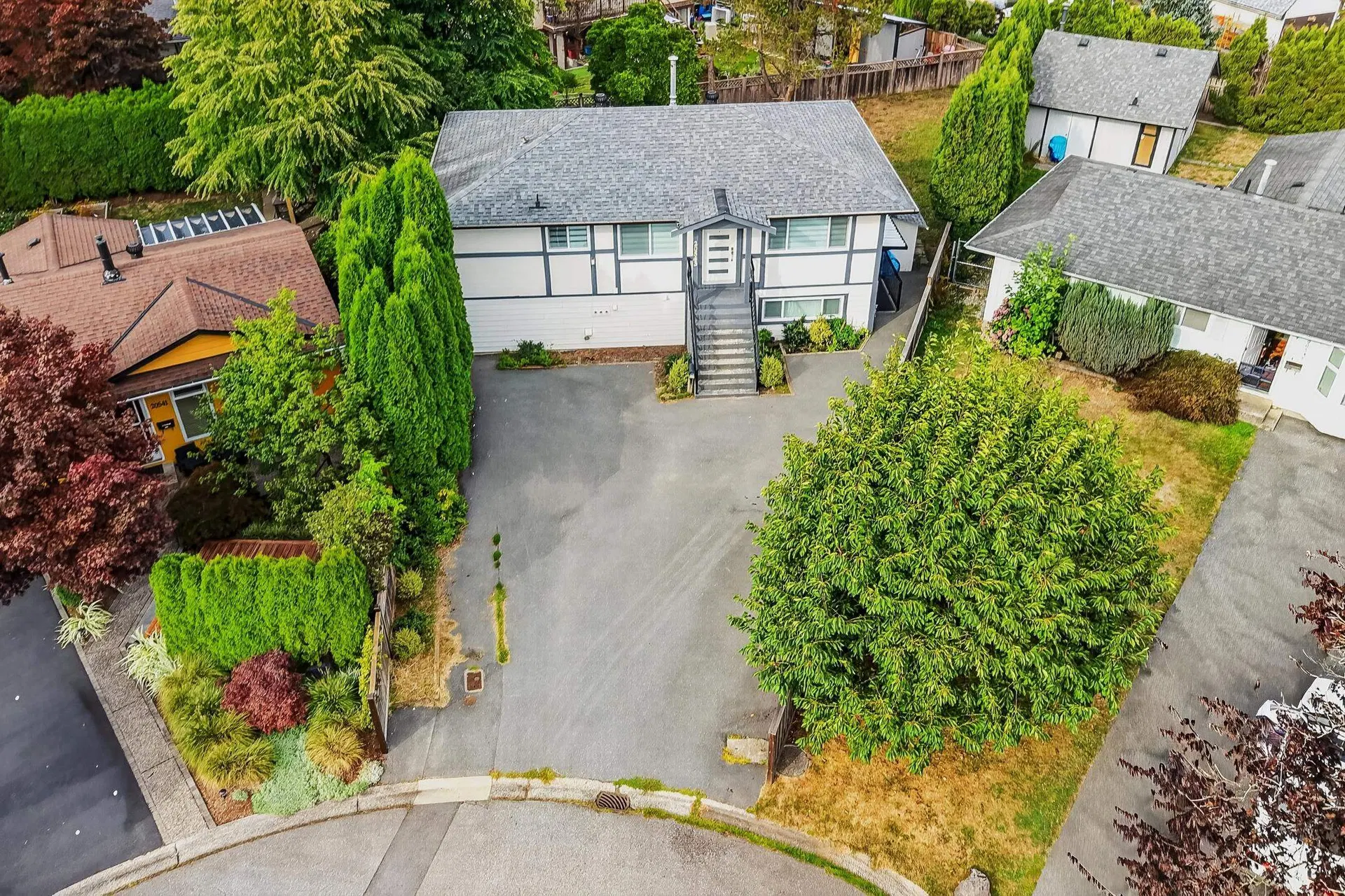 Photo 5 of 40 at 20543 50a Avenue