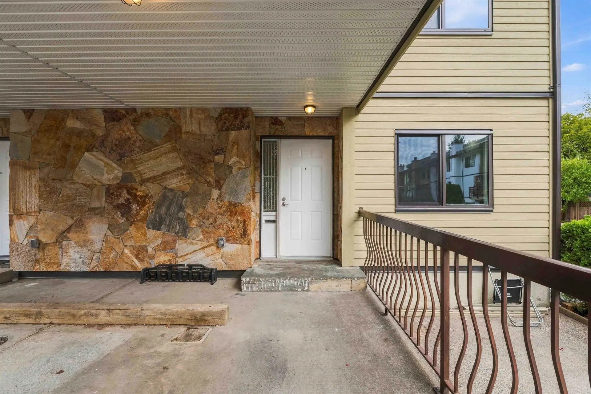 Photo 4 of 30 at 13323 71b Avenue
